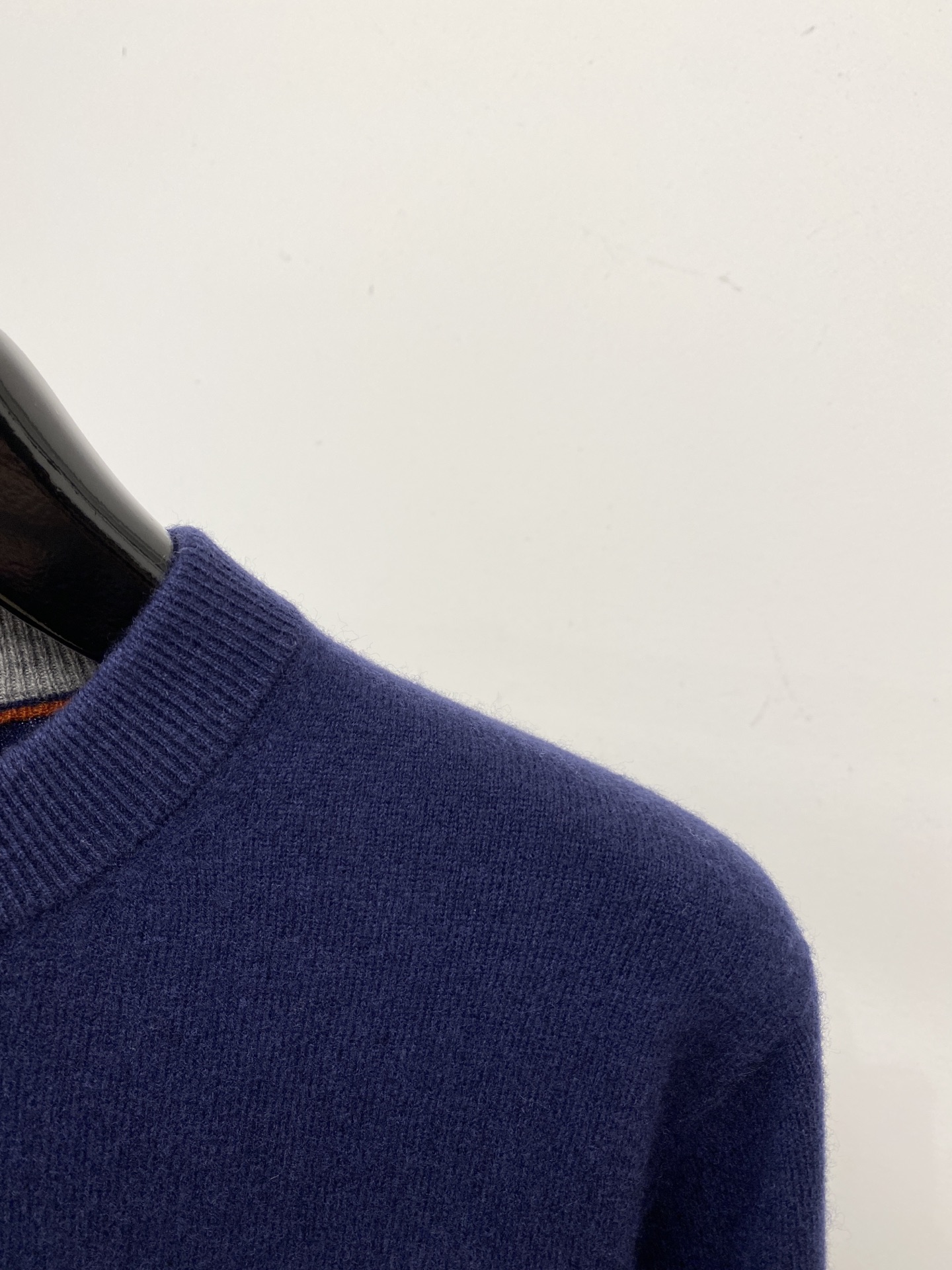 lP🆕、2025新品羊毛衣 具有手感细腻柔软，可直接与肌肤接触，让暖心的纱线变化出细腻的质感，顶级工艺极