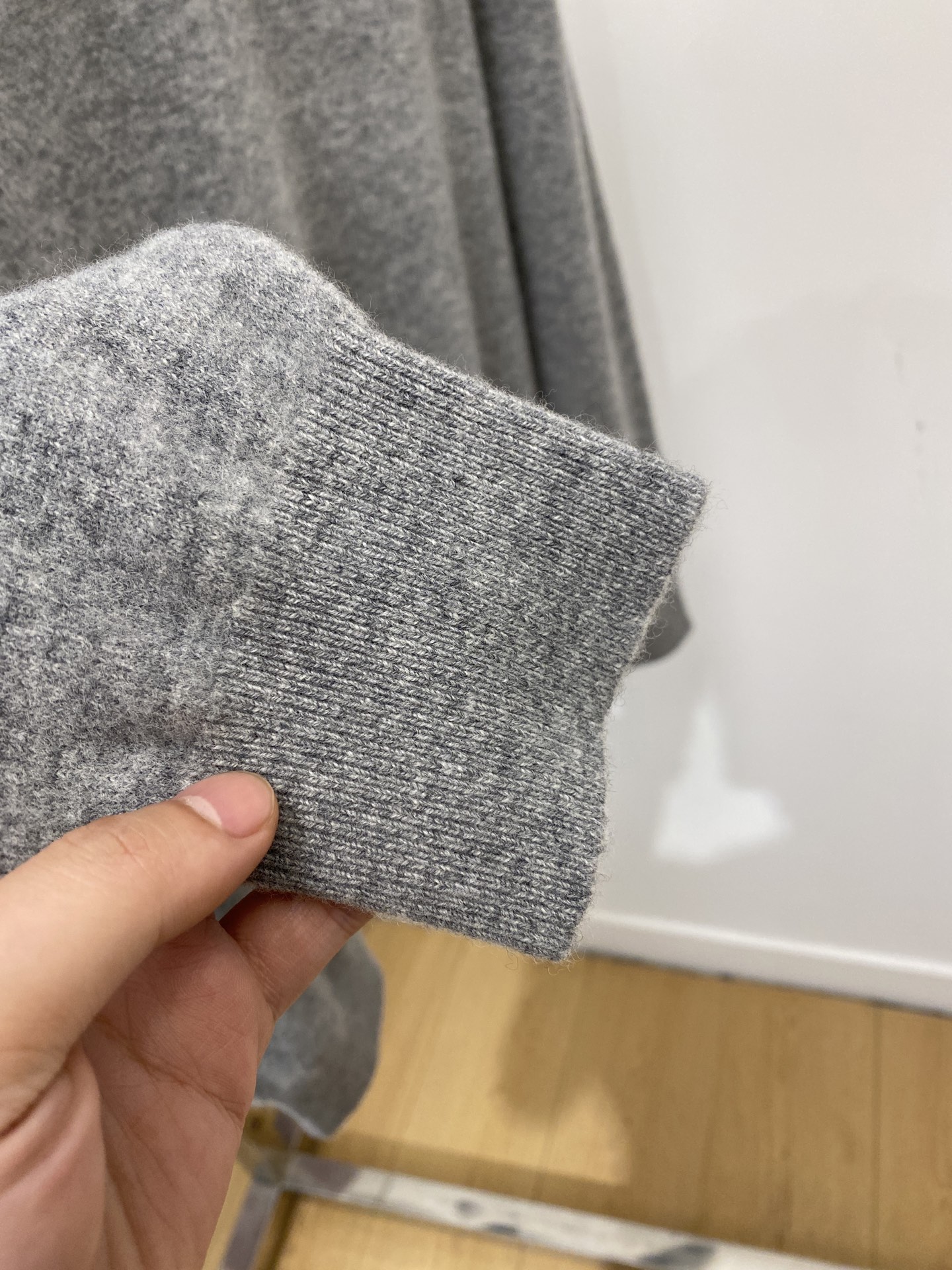 lP🆕、2025新品羊毛衣 具有手感细腻柔软，可直接与肌肤接触，让暖心的纱线变化出细腻的质感，顶级工艺极