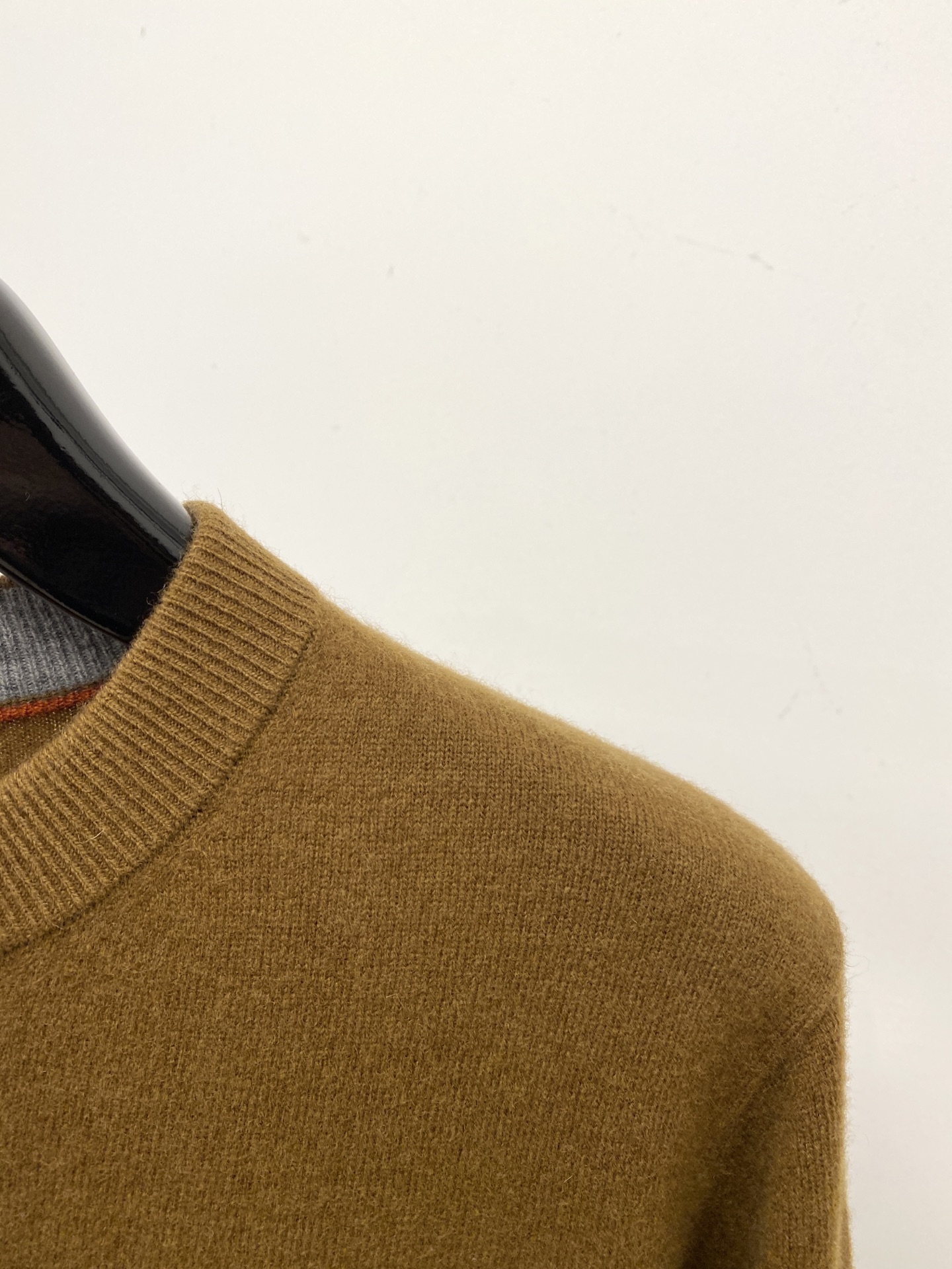 lP🆕、2025新品羊毛衣 具有手感细腻柔软，可直接与肌肤接触，让暖心的纱线变化出细腻的质感，顶级工艺极