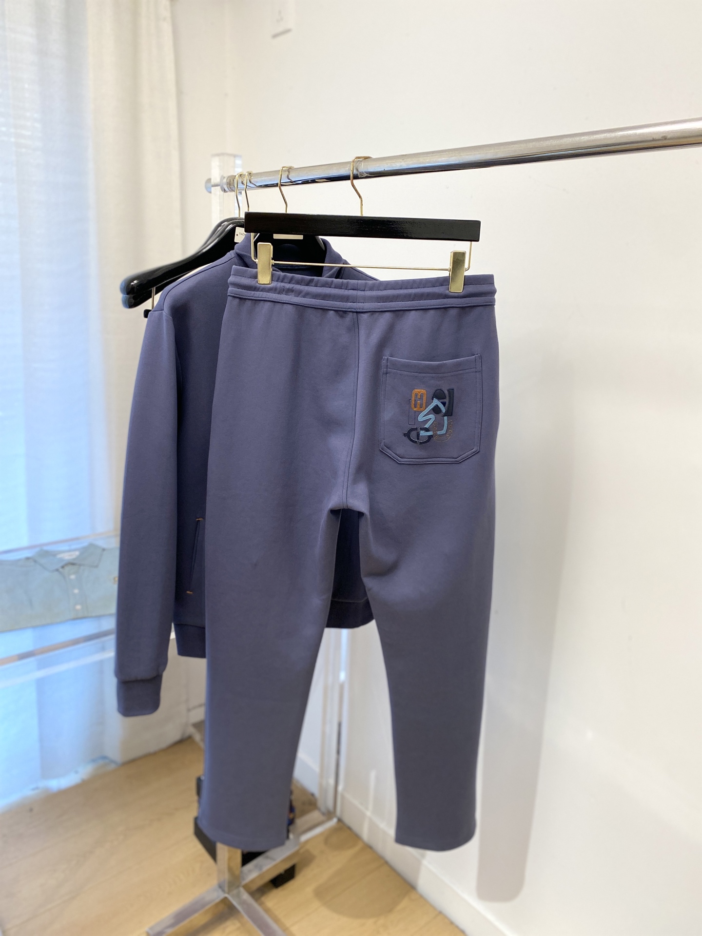 爱马仕、2025最新品，时尚休闲套装，顶级原版面料打造，穿着舒适，吸湿性透气性都非常良好，色牢度超高！无