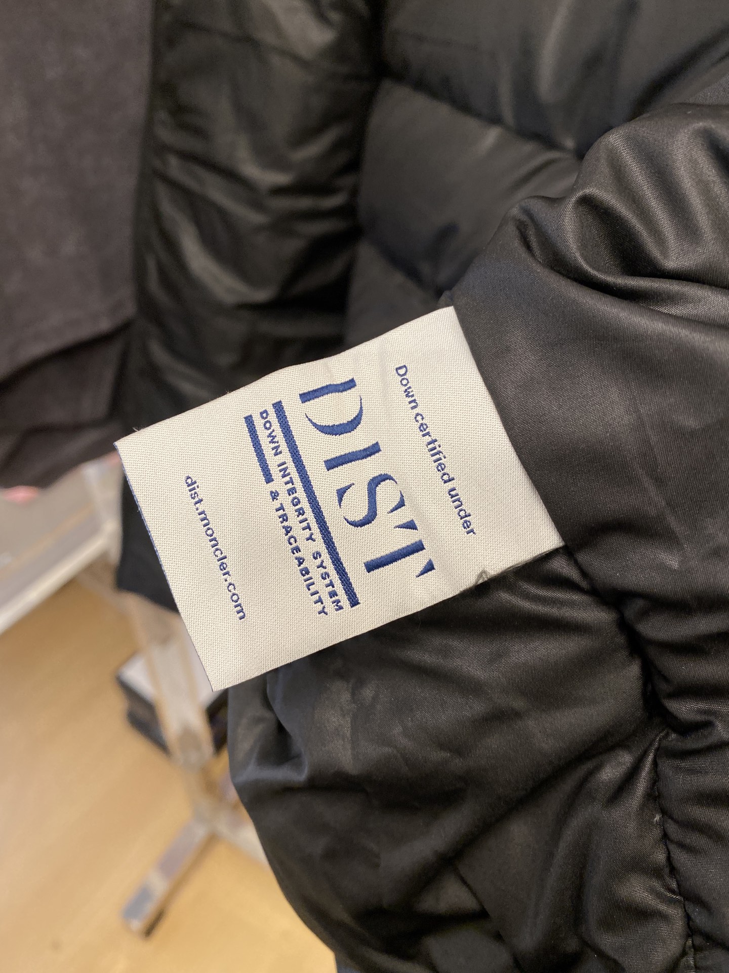 蒙口、2025最新款男士轻薄羽绒服、面料柔软舒适 ．上身版型超赞 ．拉链．辅料都是客供 、进口面料，轻便