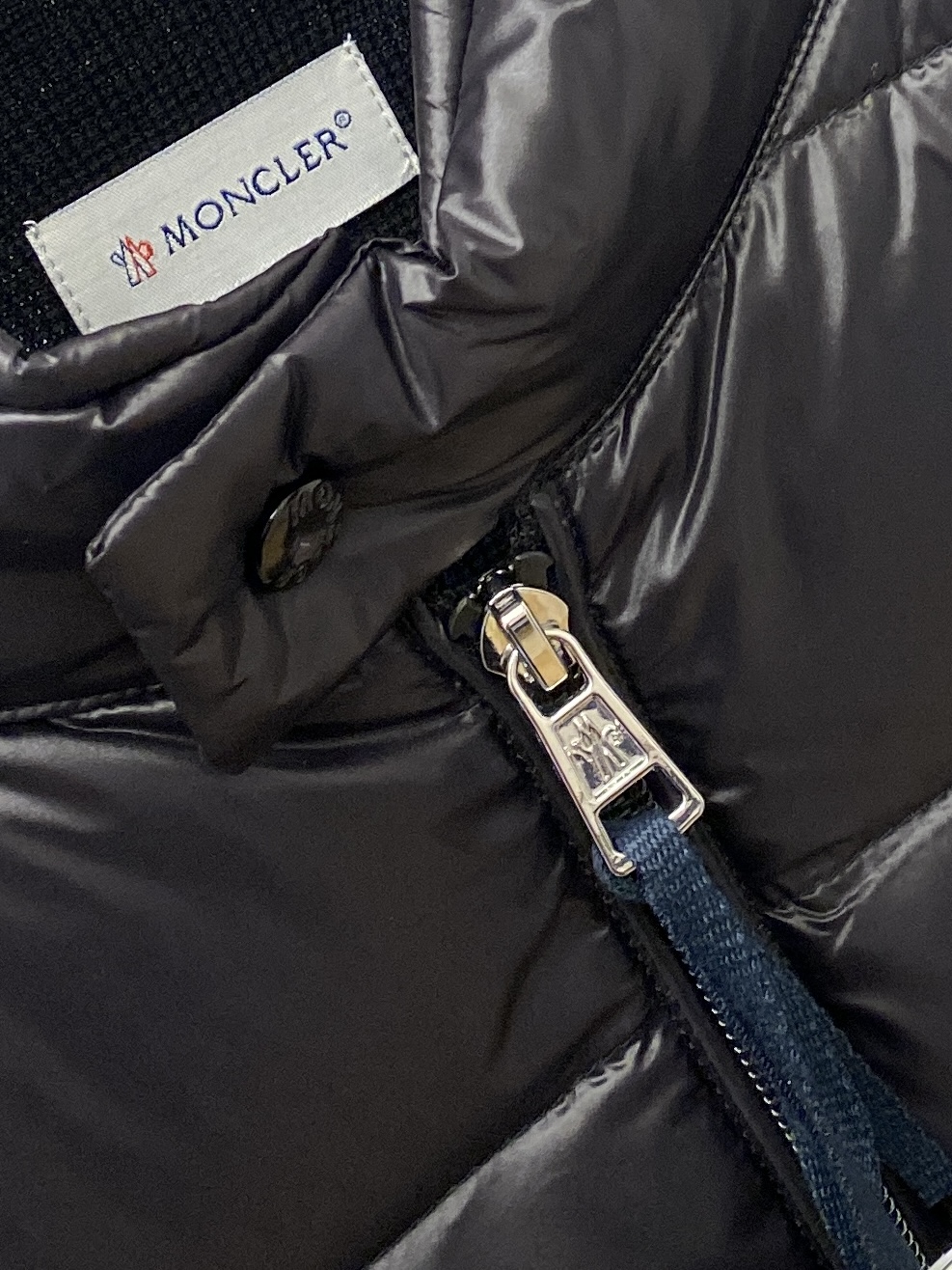 蒙口、2025最新款男士轻薄针织羽绒服、面料柔软舒适 ．上身版型超赞 ．拉链．辅料都是客供 、进口面料，