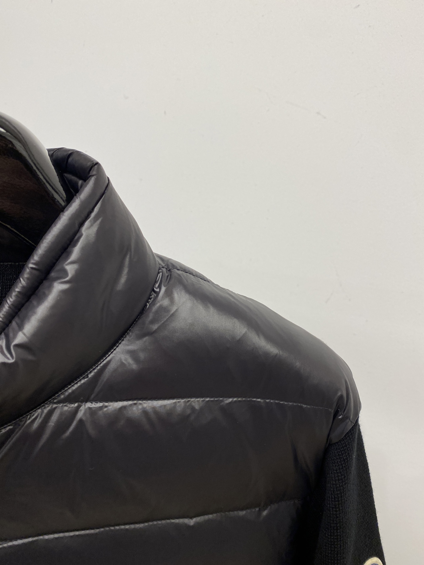 蒙口、2025最新款男士轻薄针织羽绒服、面料柔软舒适 ．上身版型超赞 ．拉链．辅料都是客供 、进口面料，