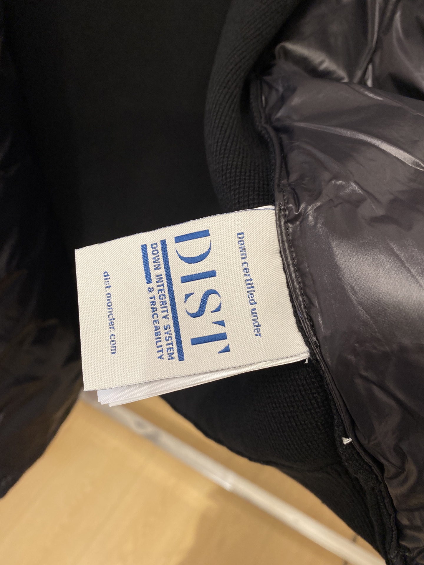 蒙口、2025最新款男士轻薄针织羽绒服、面料柔软舒适 ．上身版型超赞 ．拉链．辅料都是客供 、进口面料，