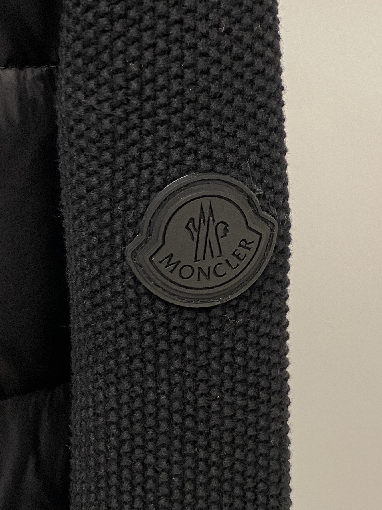 ￼ 蒙口、2025最新款男士轻薄针织羽绒服、面料柔软舒适 ．上身版型超赞 ．拉链．辅料都是客供 、进口面