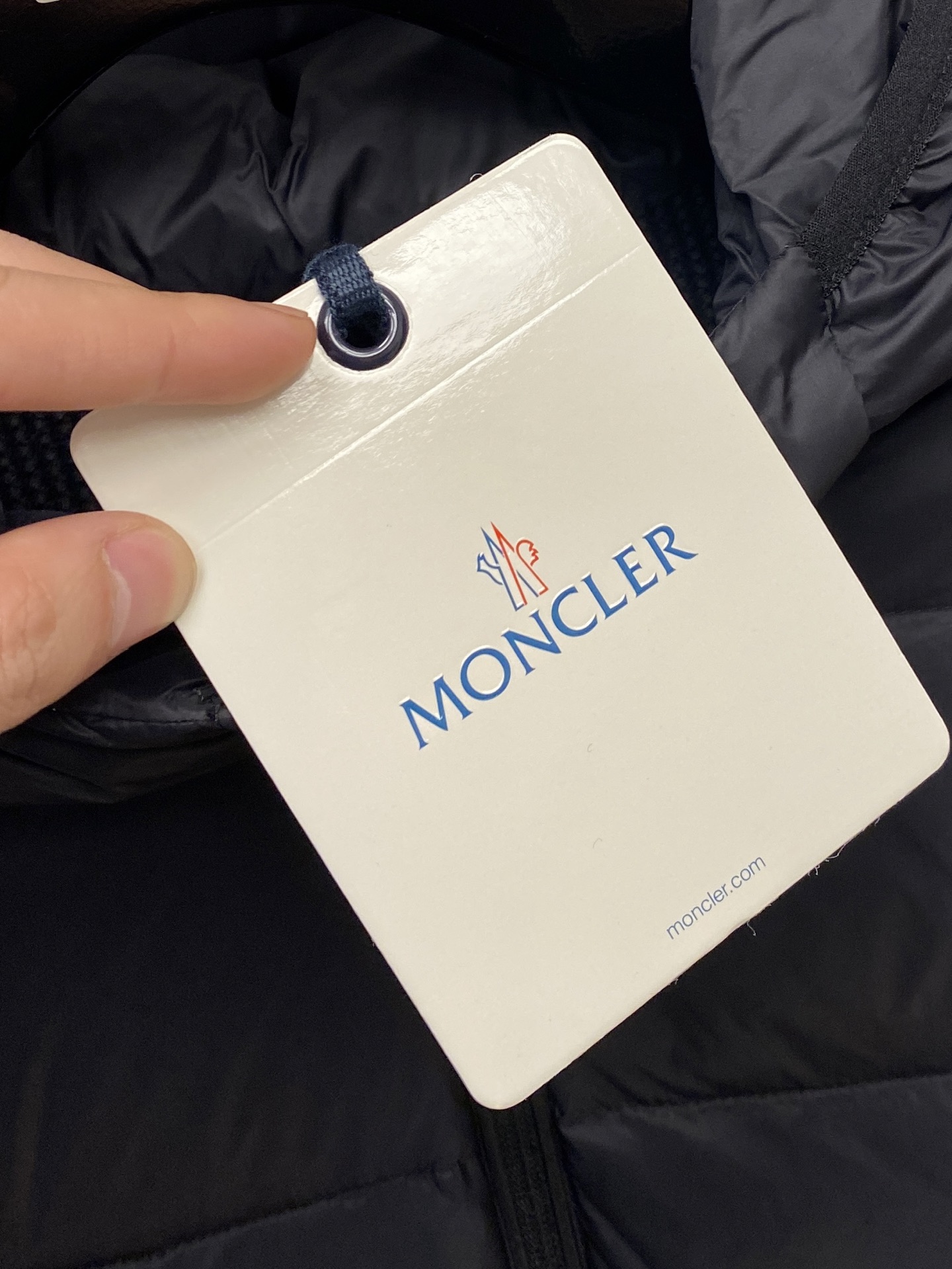 ￼ 蒙口、2025最新款男士轻薄针织羽绒服、面料柔软舒适 ．上身版型超赞 ．拉链．辅料都是客供 、进口面