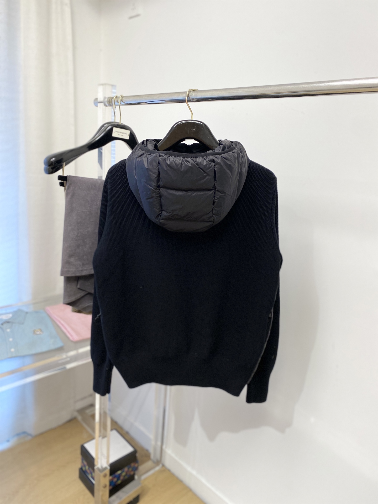 ￼ 蒙口、2025最新款男士轻薄针织羽绒服、面料柔软舒适 ．上身版型超赞 ．拉链．辅料都是客供 、进口面