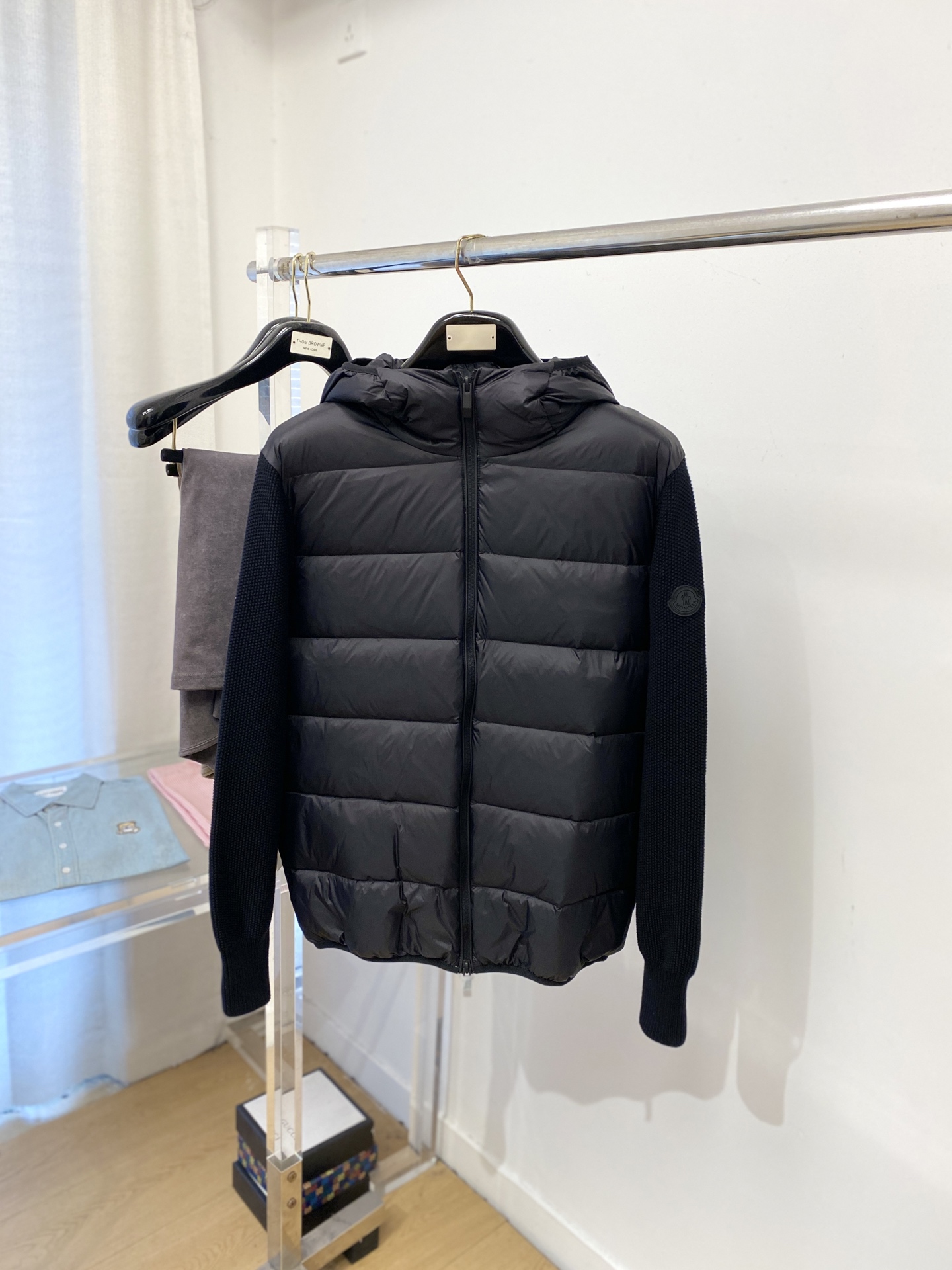 ￼ 蒙口、2025最新款男士轻薄针织羽绒服、面料柔软舒适 ．上身版型超赞 ．拉链．辅料都是客供 、进口面