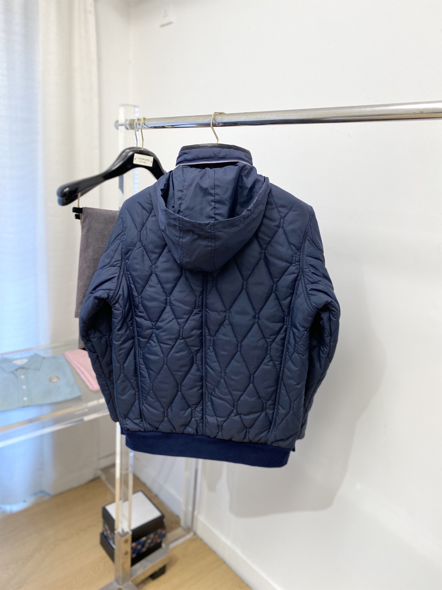 ￼巴宝莉、2025最新款男士轻薄棉服、面料柔软舒适 ．上身版型超赞 ．拉链．辅料都是客供 、进口面料，轻