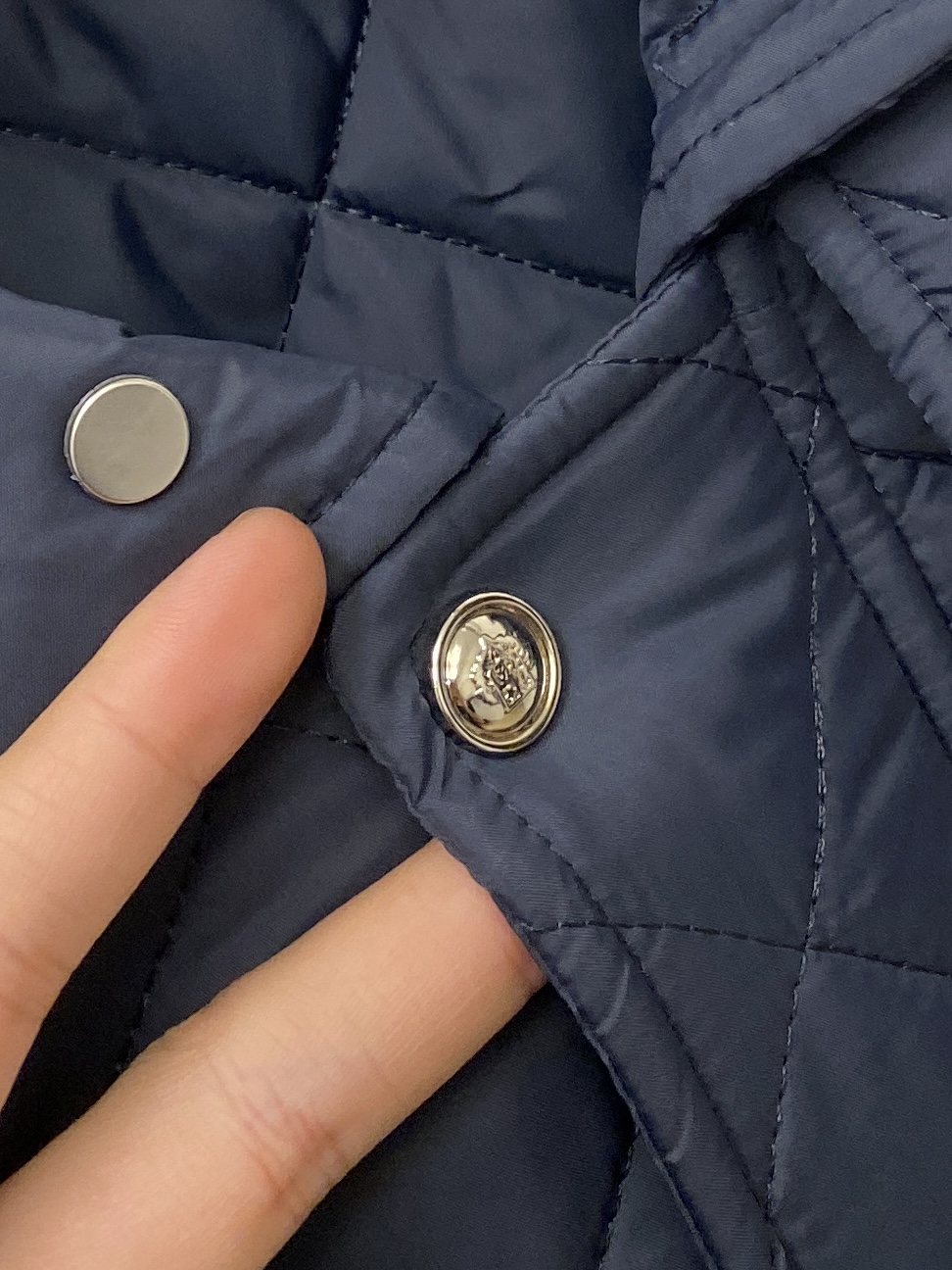 ￼lP🆕、2025最新款男士轻薄棉服面料柔软舒适 ．上身版型超赞 ．拉链．辅料都是客供 、进口面料，轻便