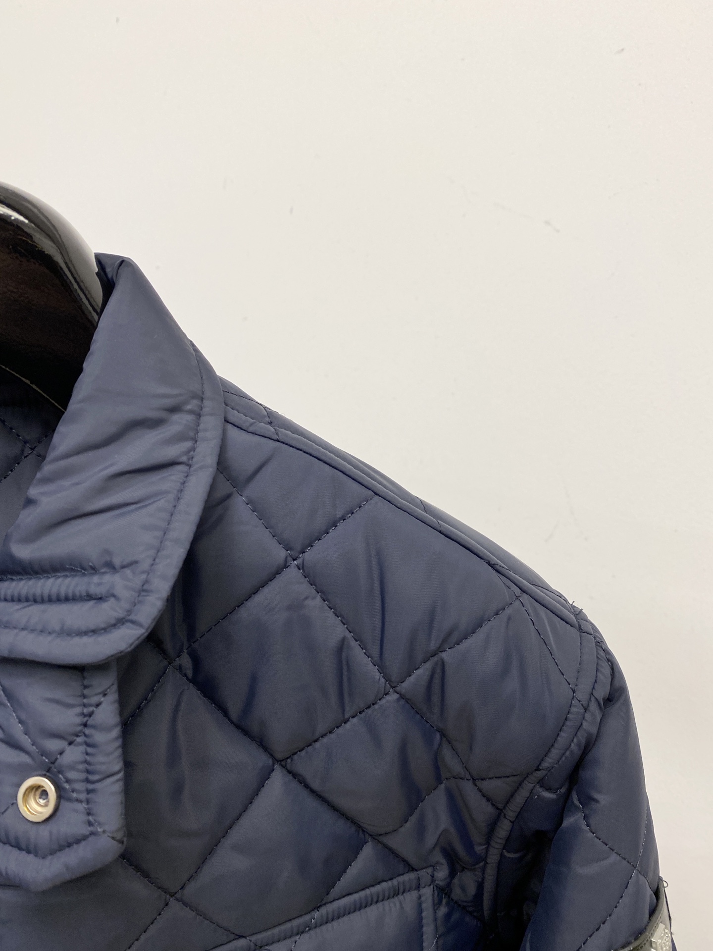 ￼lP🆕、2025最新款男士轻薄棉服面料柔软舒适 ．上身版型超赞 ．拉链．辅料都是客供 、进口面料，轻便