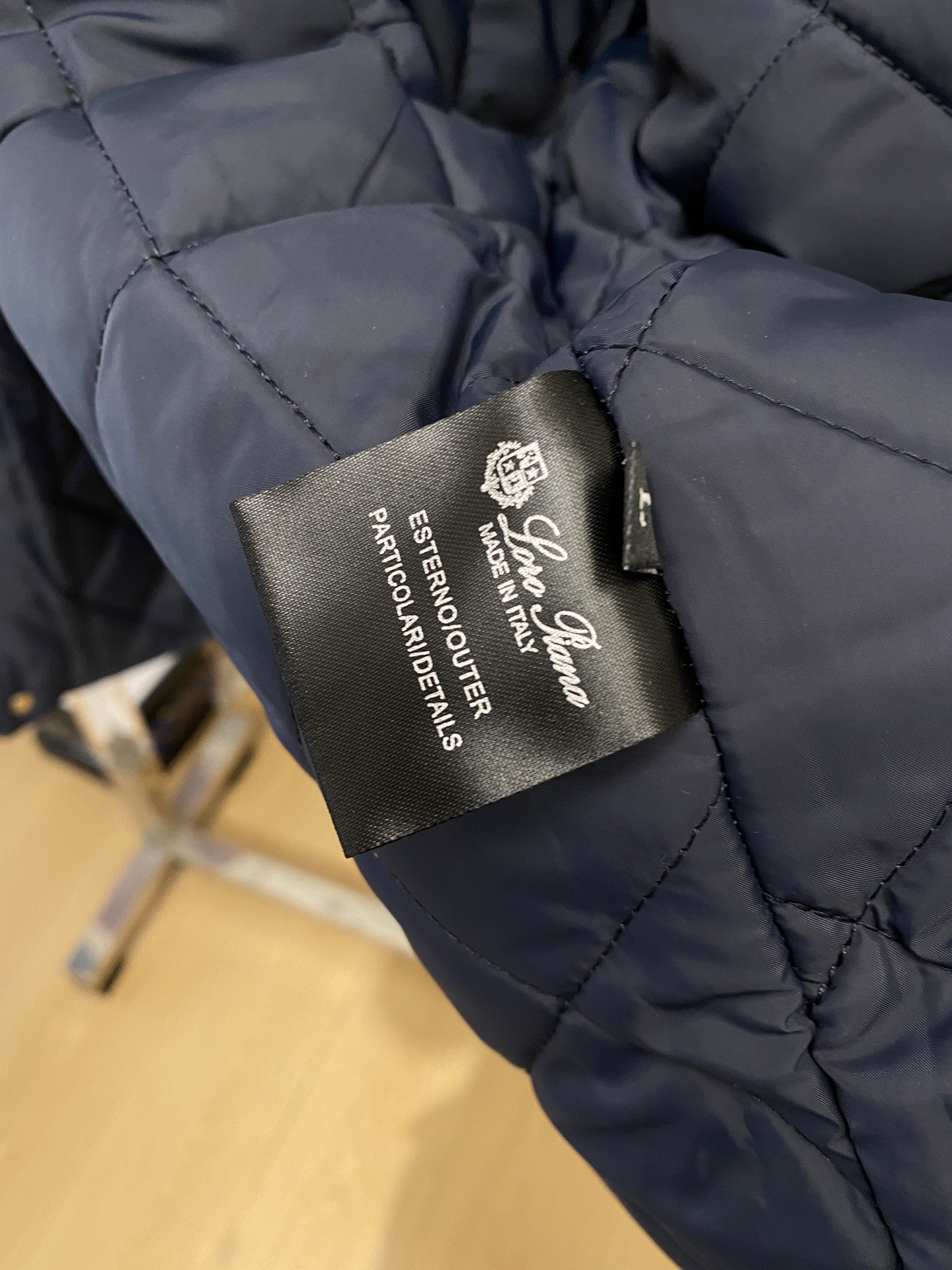 ￼lP🆕、2025最新款男士轻薄棉服面料柔软舒适 ．上身版型超赞 ．拉链．辅料都是客供 、进口面料，轻便