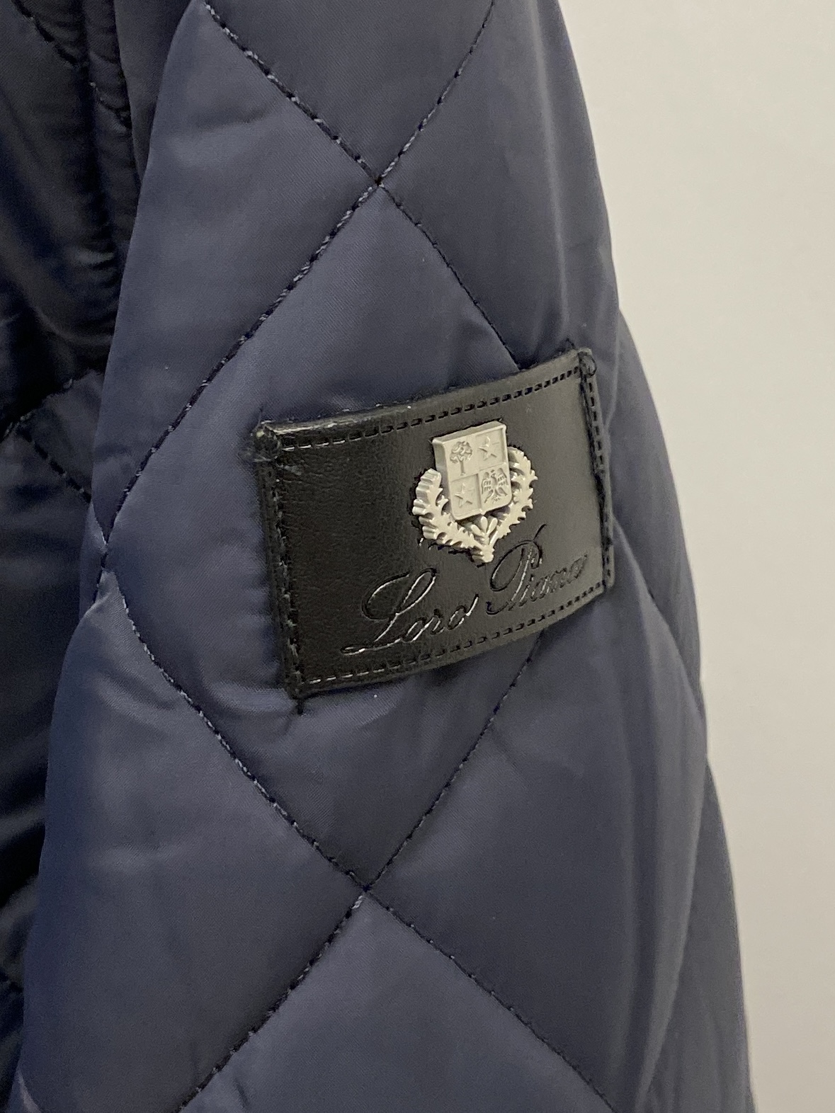 ￼lP🆕、2025最新款男士轻薄棉服面料柔软舒适 ．上身版型超赞 ．拉链．辅料都是客供 、进口面料，轻便