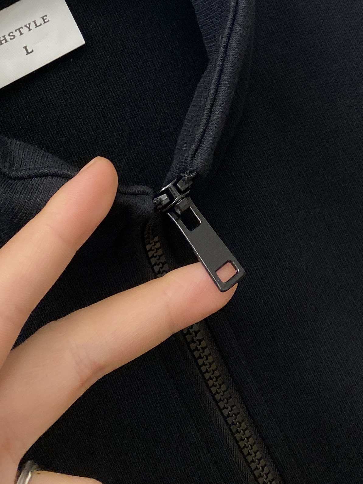 DESCENTE迪桑特、2025新品卫衣外套，帅气时尚，胸前精致刺绣图案logo，简约百搭款。面料棉 不