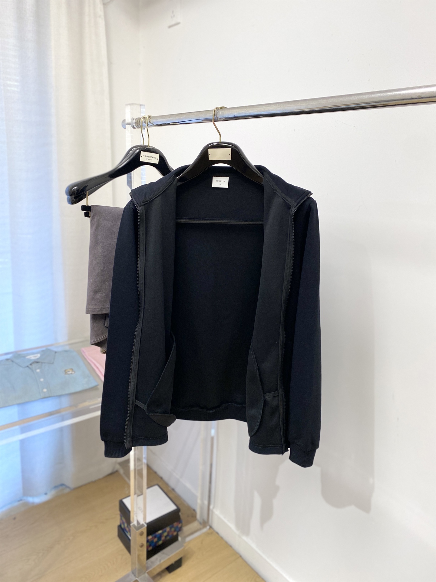 DESCENTE迪桑特、2025新品卫衣外套，帅气时尚，胸前精致刺绣图案logo，简约百搭款。面料棉 不