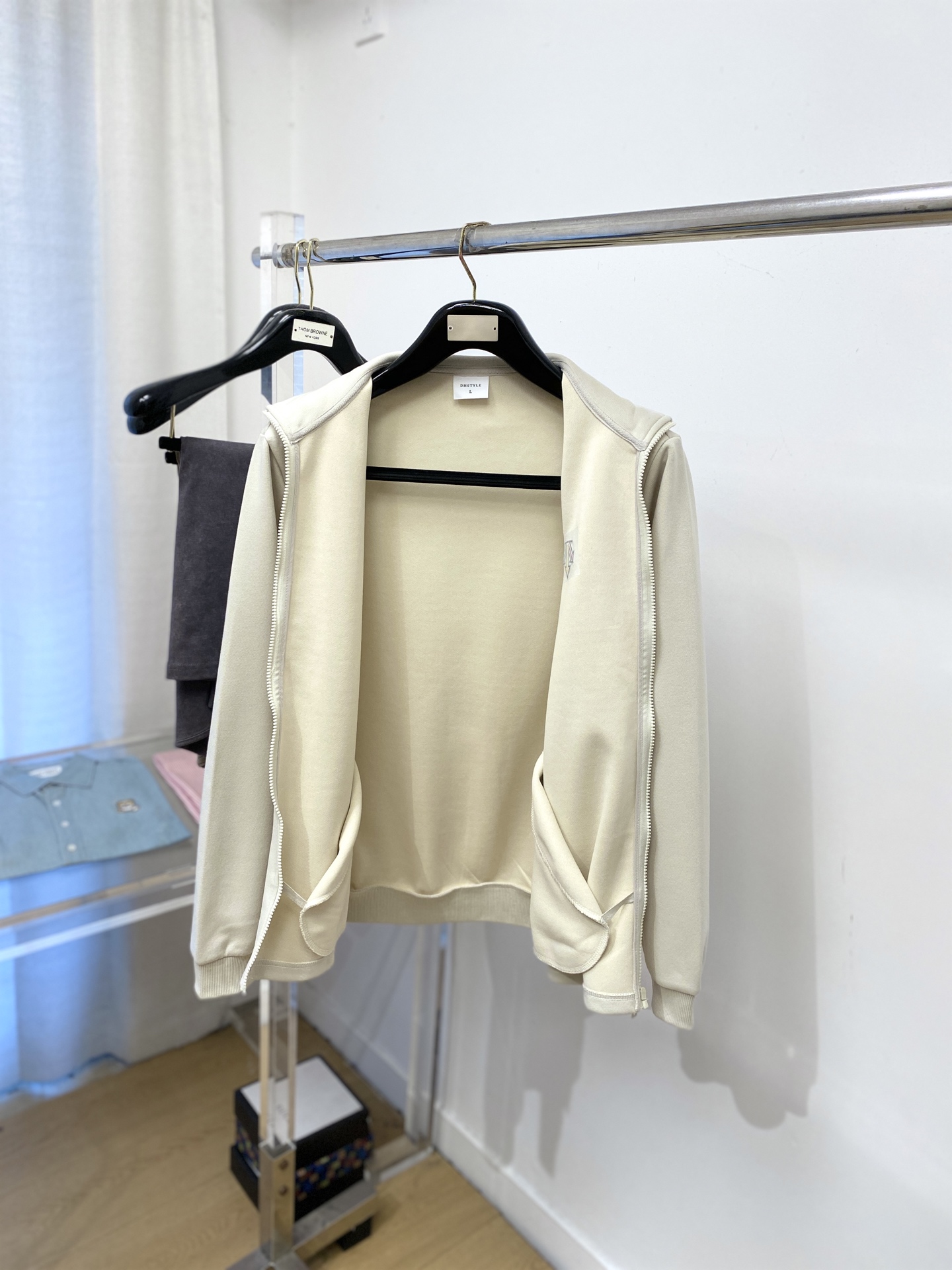 DESCENTE迪桑特、2025新品卫衣外套，帅气时尚，胸前精致刺绣图案logo，简约百搭款。面料棉 不