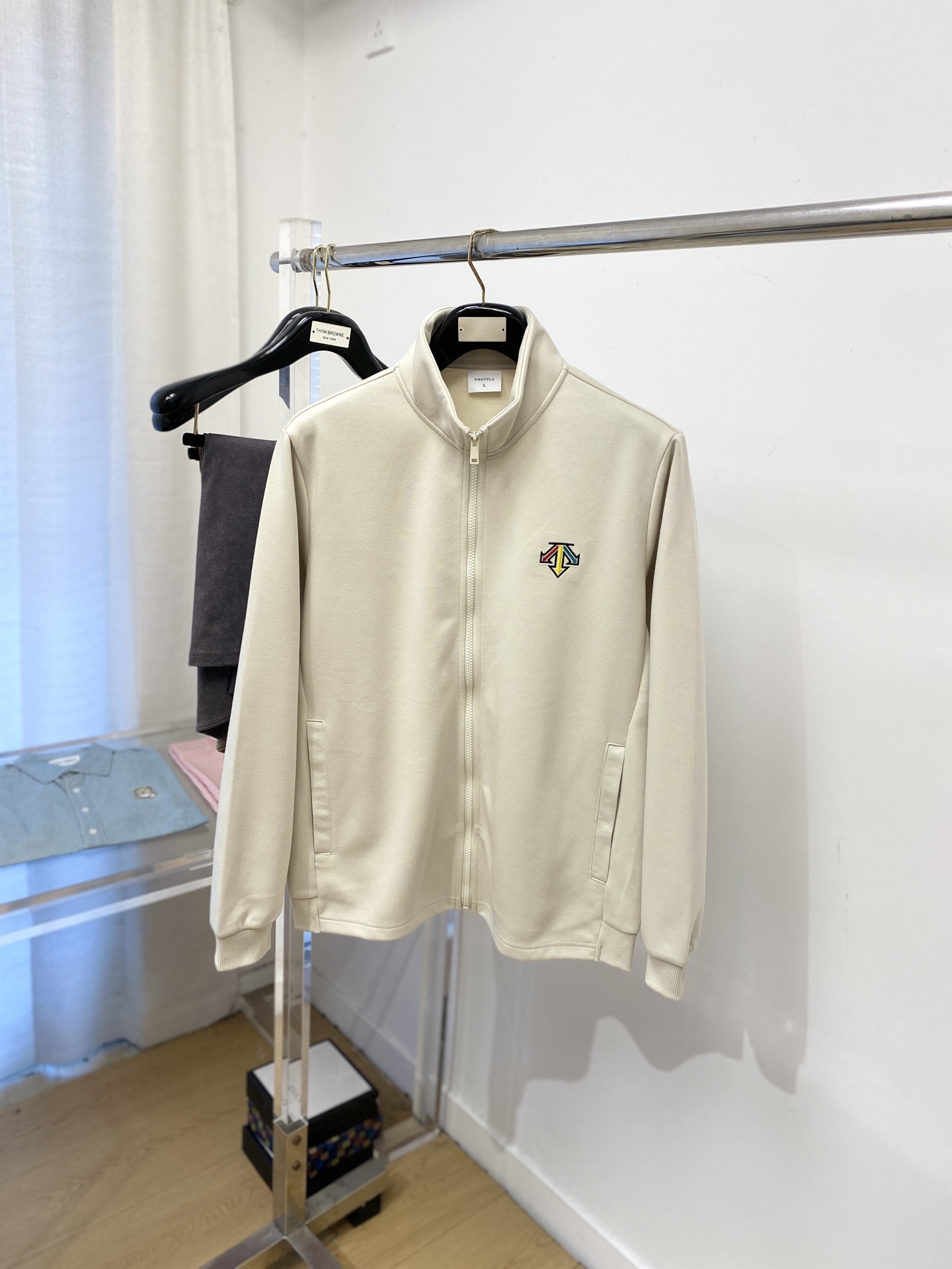 DESCENTE迪桑特、2025新品卫衣外套，帅气时尚，胸前精致刺绣图案logo，简约百搭款。面料棉 不