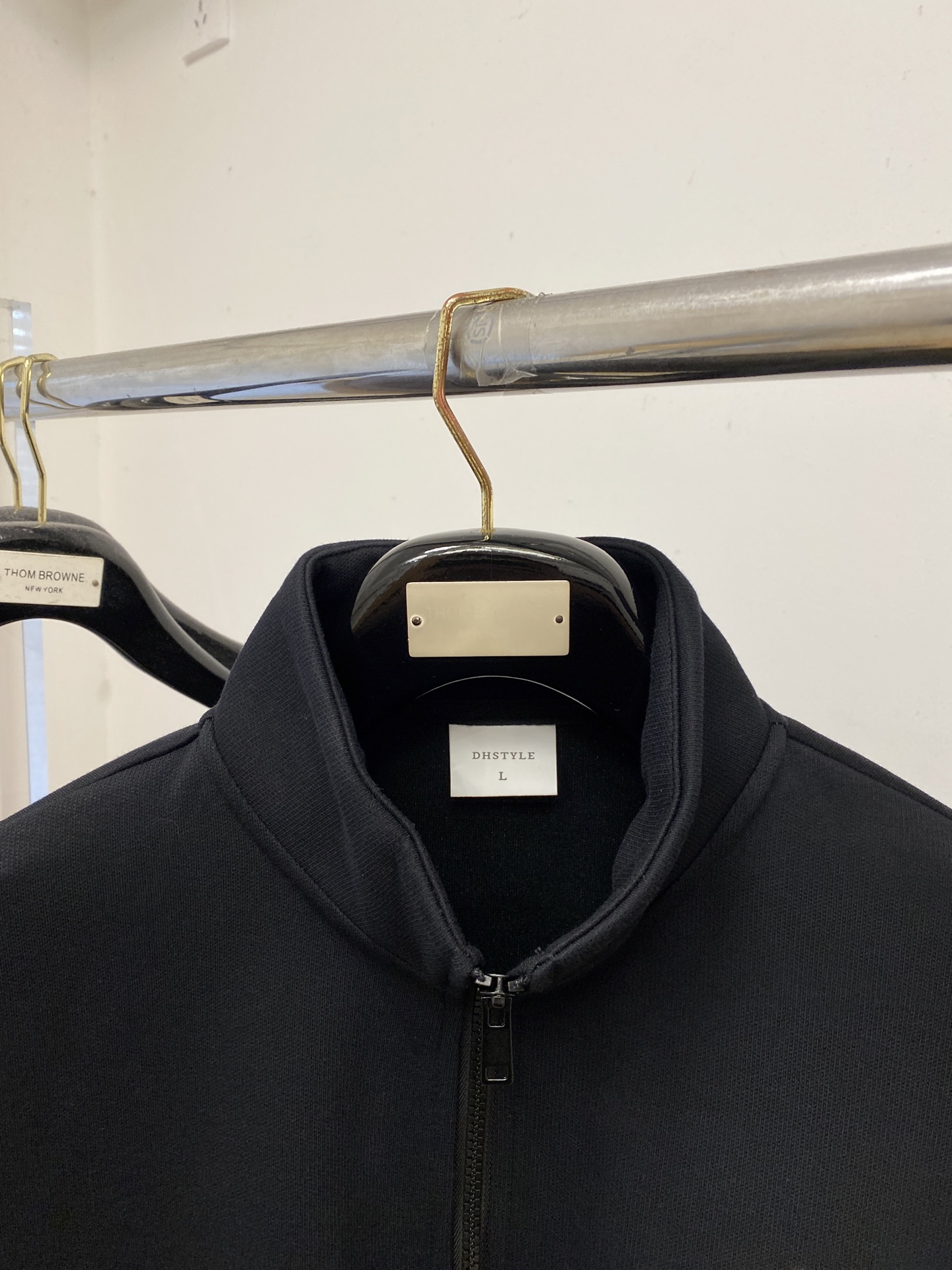 范思哲、2025新品卫衣外套，帅气时尚，胸前精致刺绣图案logo，简约百搭款。面料棉 不仅挺括，保持潮流