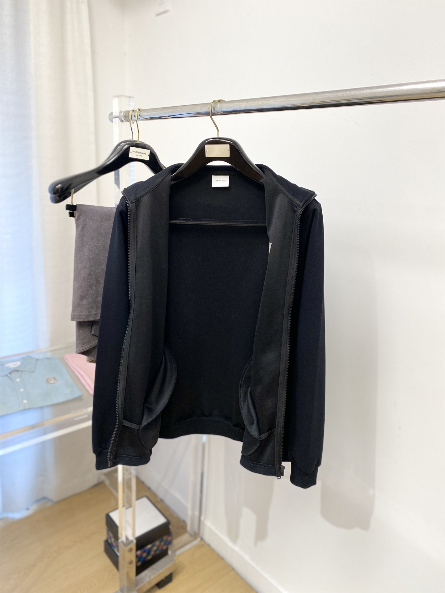 范思哲、2025新品卫衣外套，帅气时尚，胸前精致刺绣图案logo，简约百搭款。面料棉 不仅挺括，保持潮流