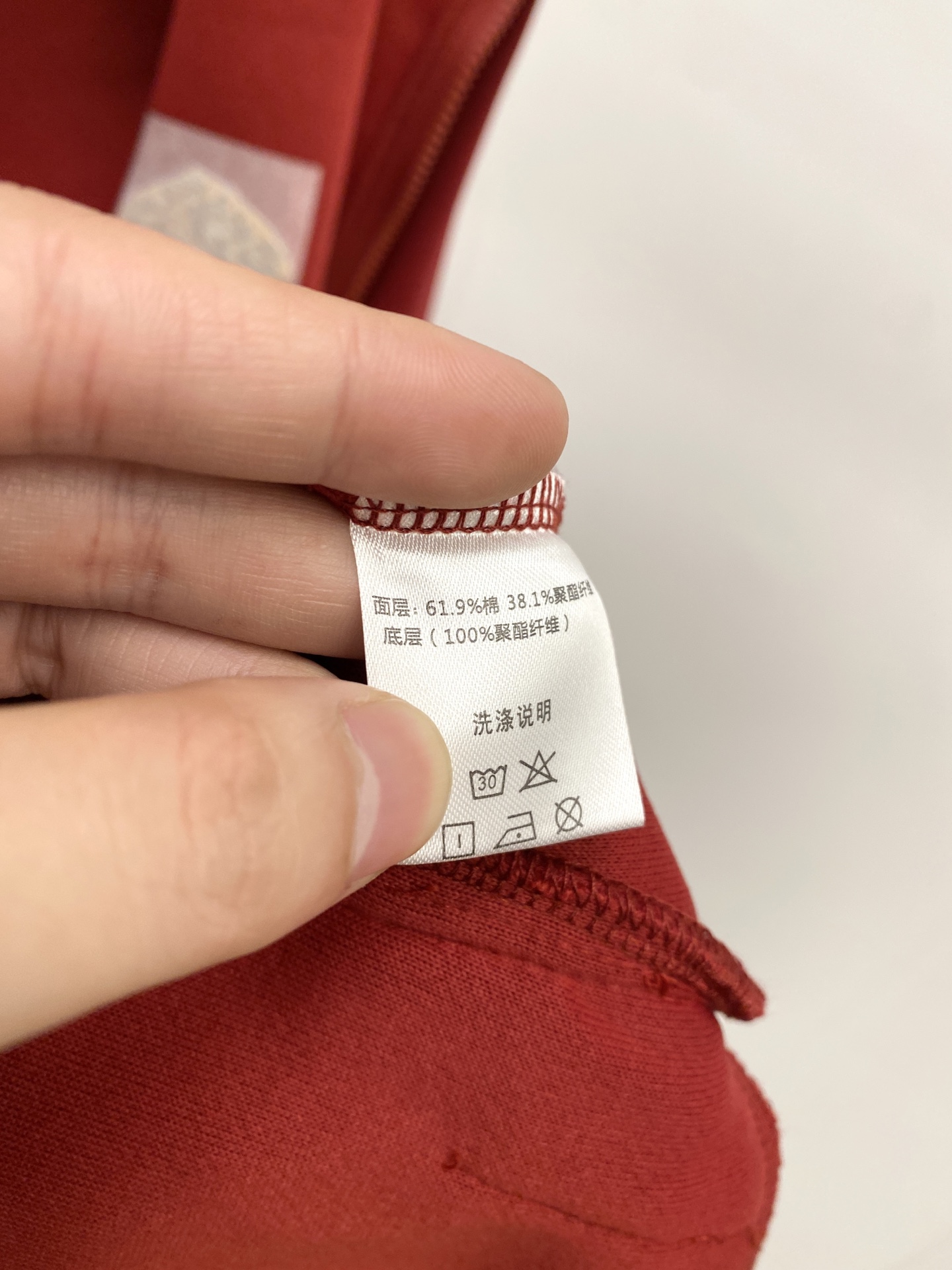 范思哲、2025新品卫衣外套，帅气时尚，胸前精致刺绣图案logo，简约百搭款。面料棉 不仅挺括，保持潮流