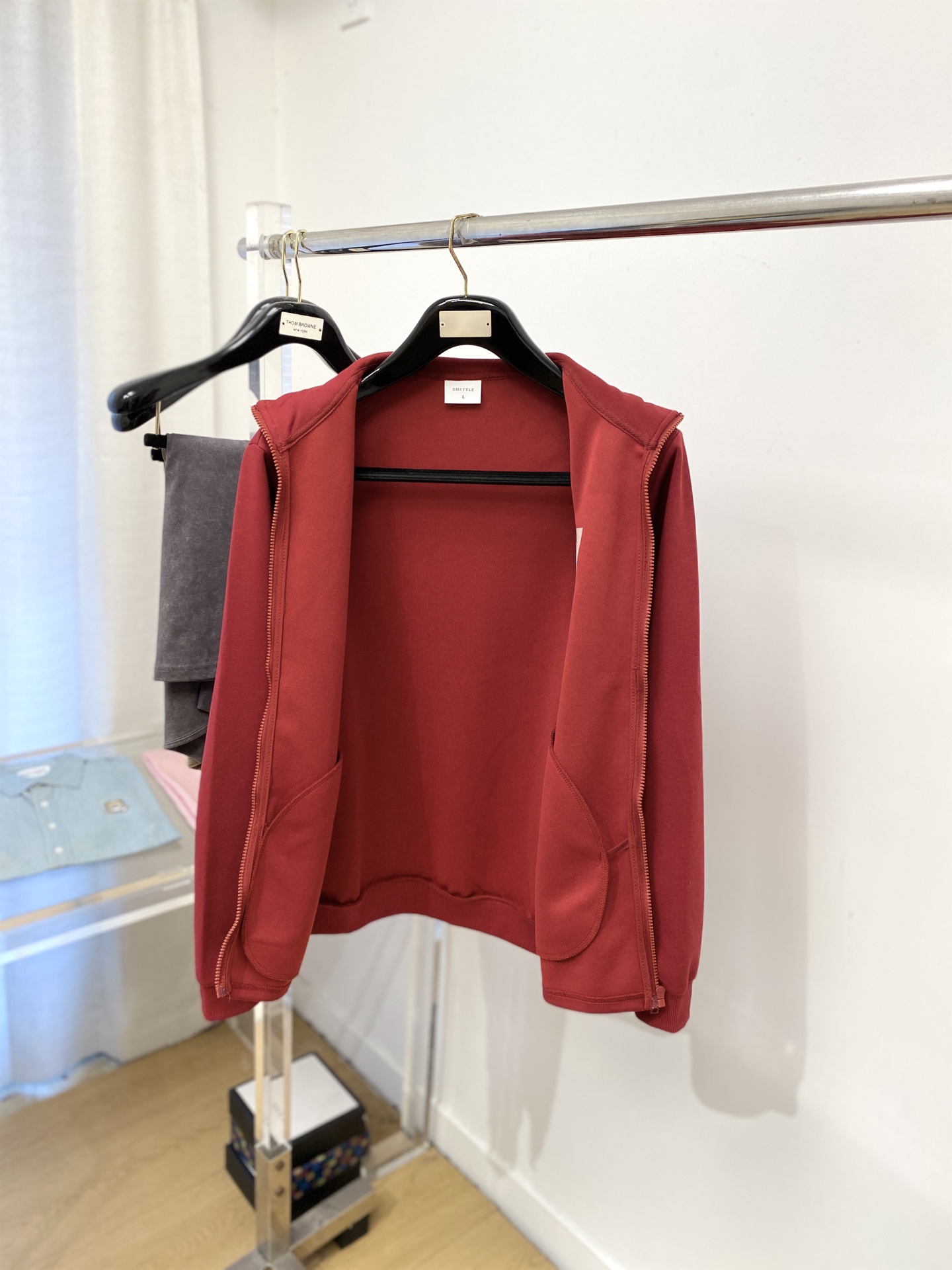 范思哲、2025新品卫衣外套，帅气时尚，胸前精致刺绣图案logo，简约百搭款。面料棉 不仅挺括，保持潮流