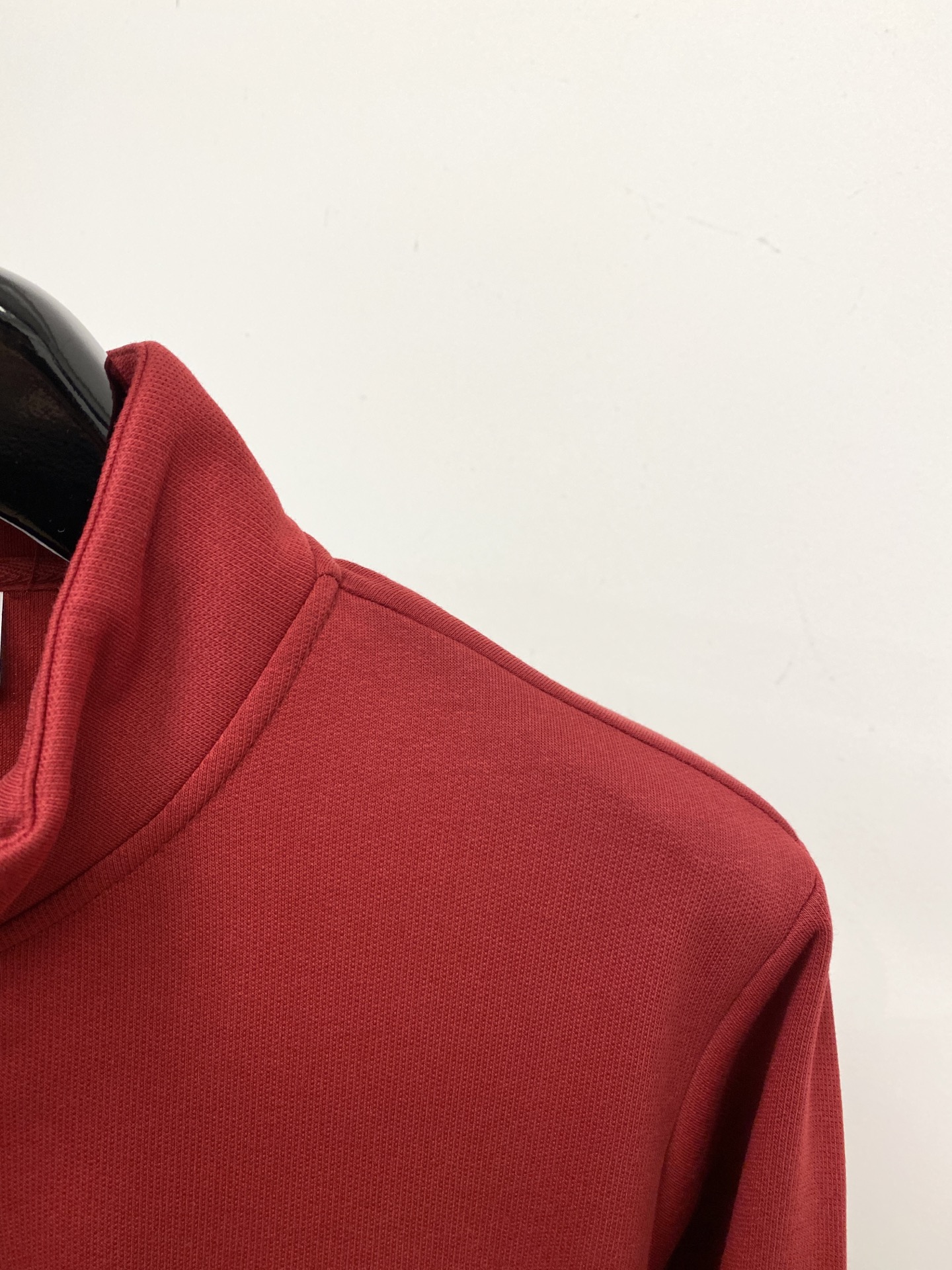 范思哲、2025新品卫衣外套，帅气时尚，胸前精致刺绣图案logo，简约百搭款。面料棉 不仅挺括，保持潮流