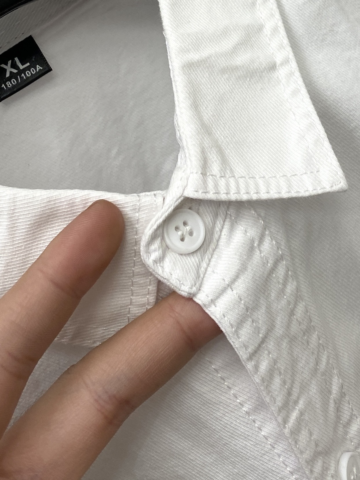 爱马仕、2025新品衬衫，时尚帅气，简约百搭款，定制原版面料，不仅挺括，保持潮流的廓形，又穿着舒适，纱织