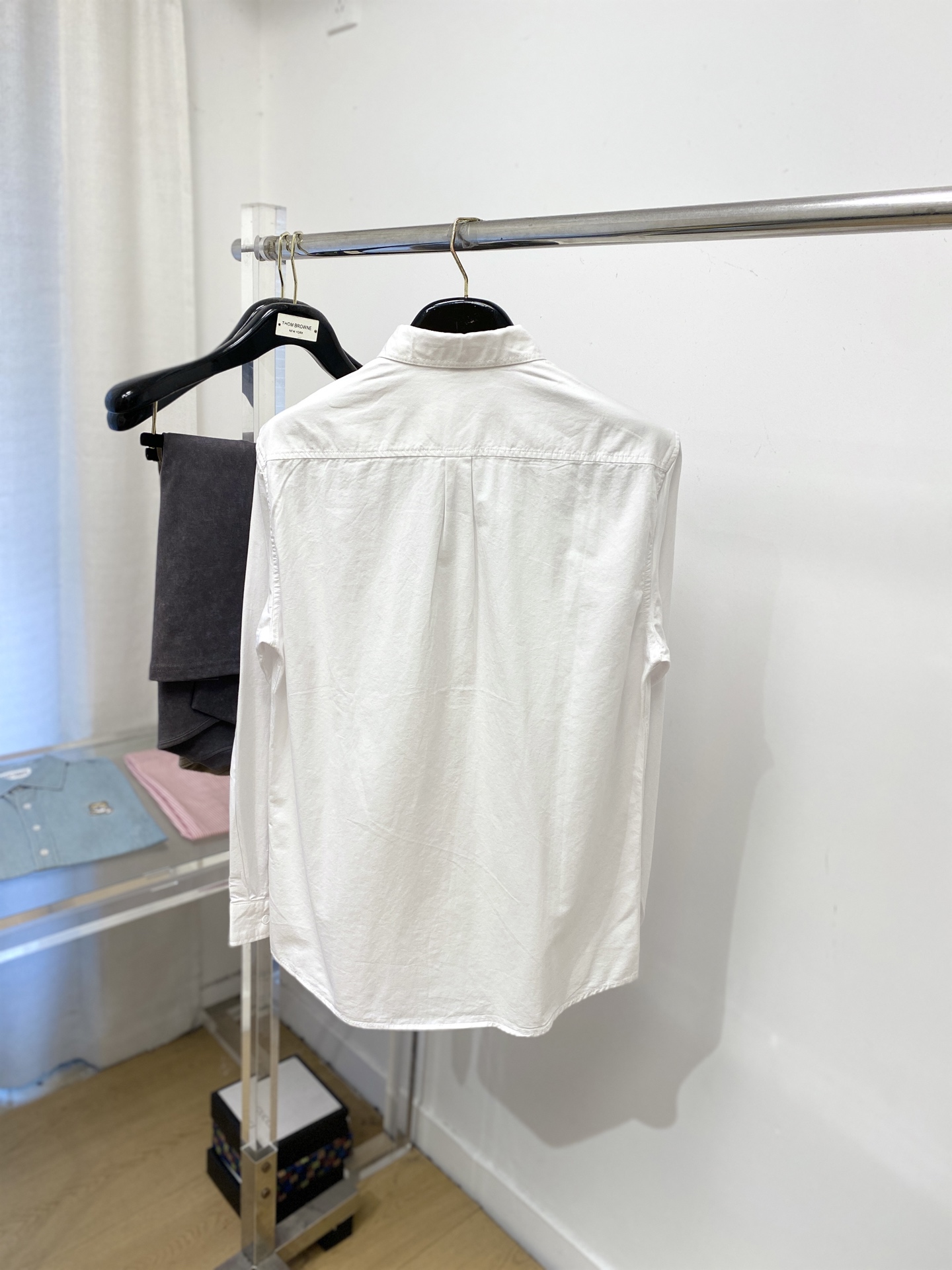 爱马仕、2025新品衬衫，时尚帅气，简约百搭款，定制原版面料，不仅挺括，保持潮流的廓形，又穿着舒适，纱织