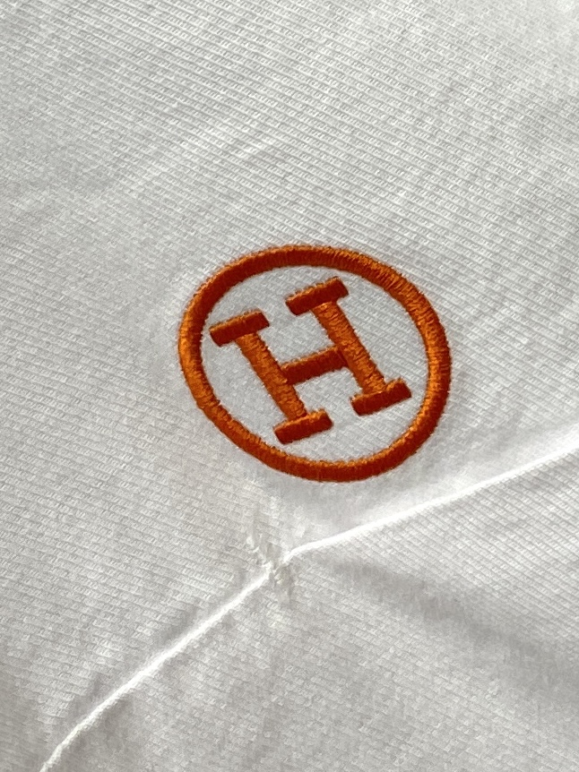 爱马仕、2025新品衬衫，时尚帅气，简约百搭款，定制原版面料，不仅挺括，保持潮流的廓形，又穿着舒适，纱织