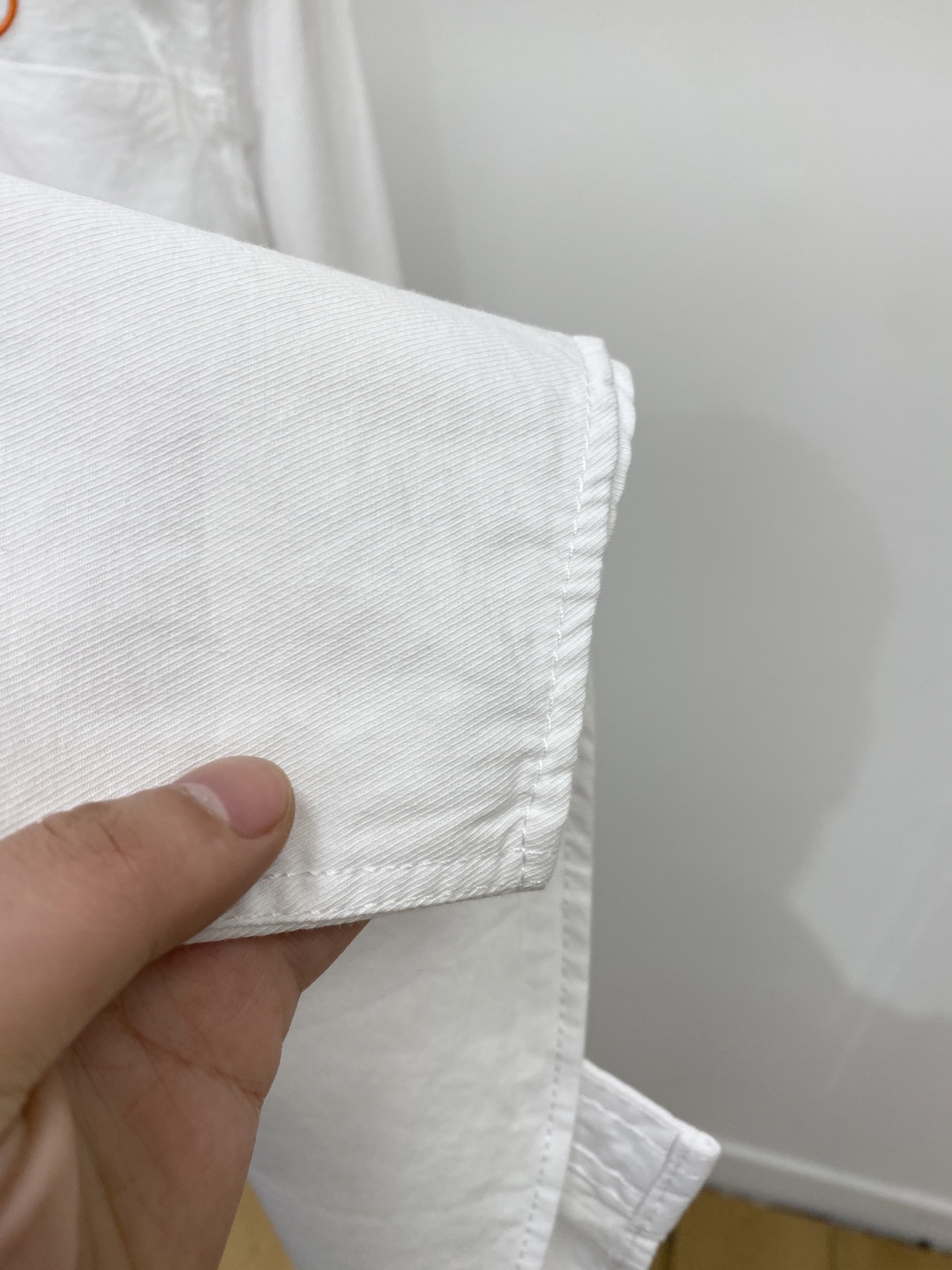 爱马仕、2025新品衬衫，时尚帅气，简约百搭款，定制原版面料，不仅挺括，保持潮流的廓形，又穿着舒适，纱织