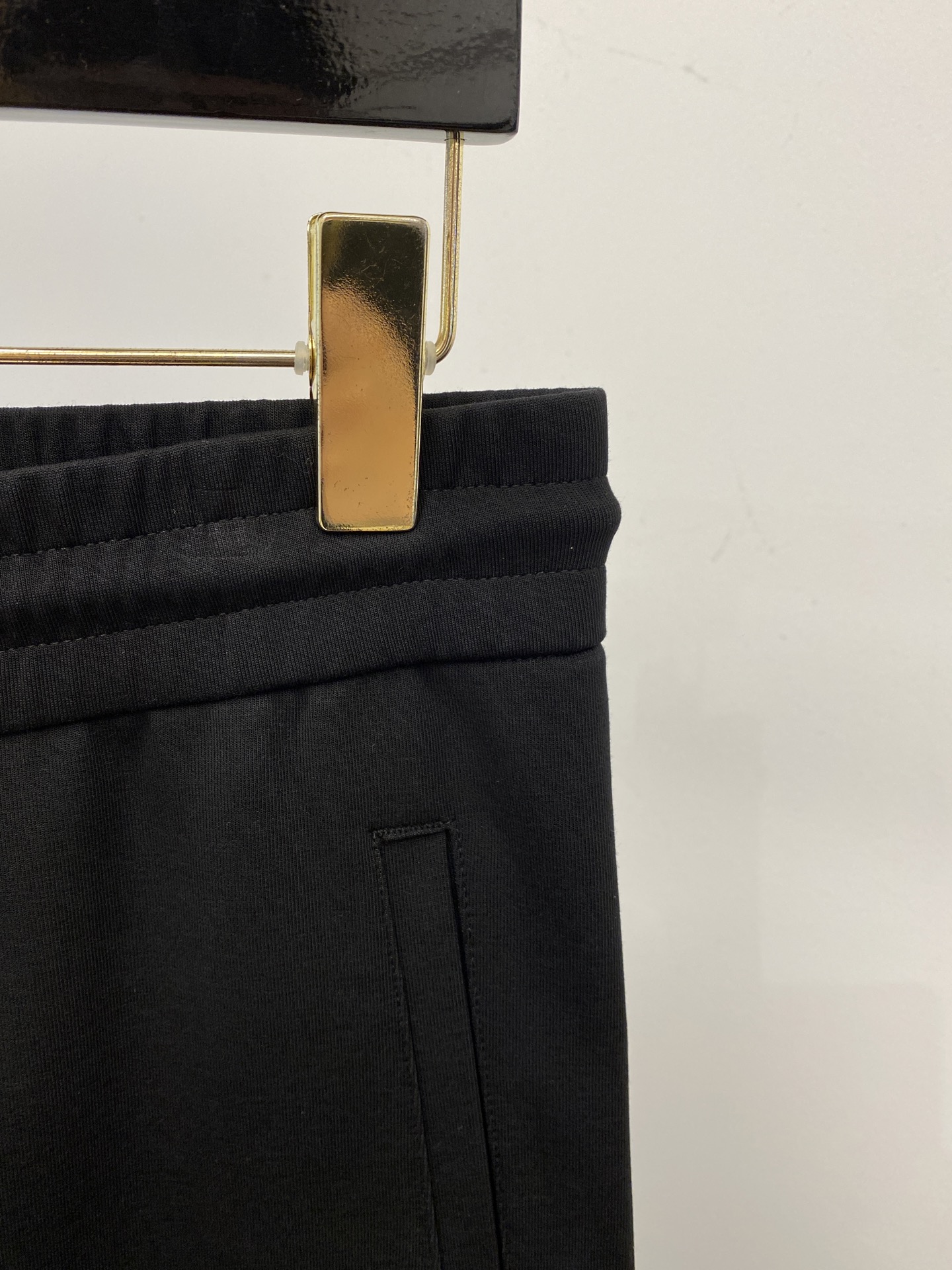 ￼DG、2025爆款休闲裤 高弹显瘦必爆简约百搭爆款，做工精细，每一针都看得到用心，超多明星网红最爱 拉