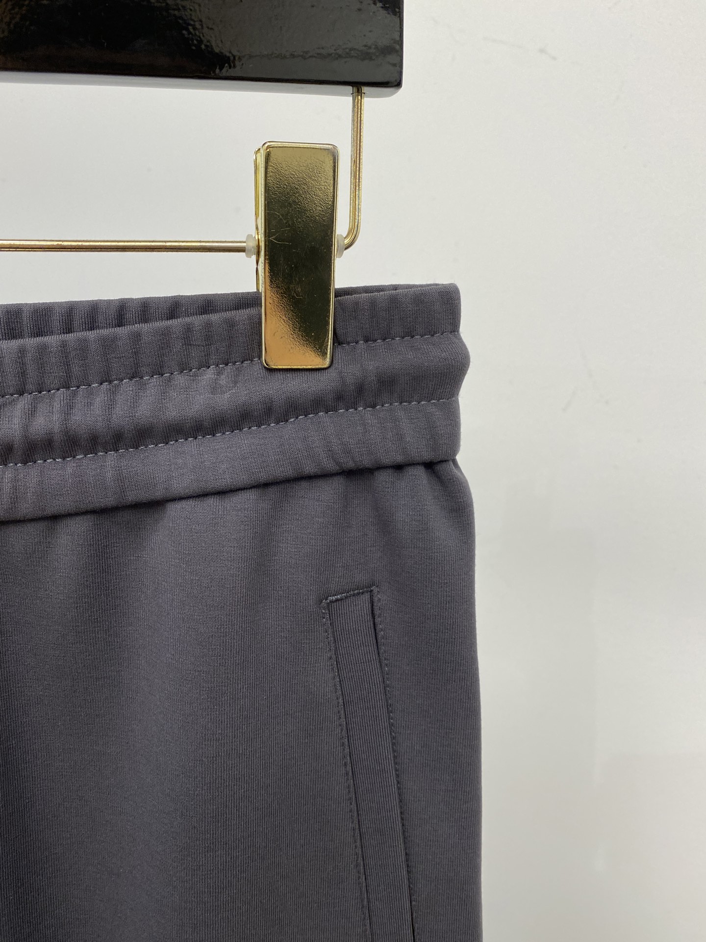 DG、2025爆款休闲裤 高弹显瘦必爆简约百搭爆款，做工精细，每一针都看得到用心，超多明星网红最爱 拉长