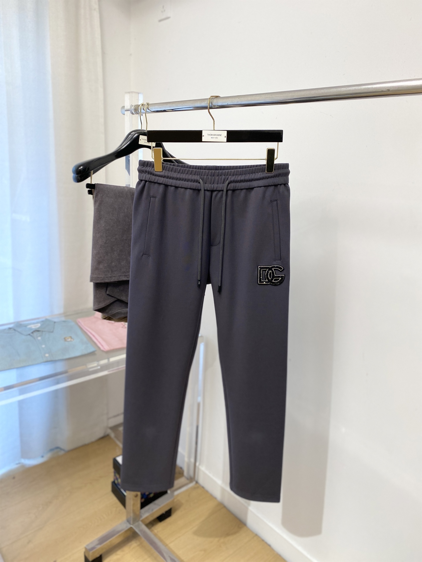 DG、2025爆款休闲裤 高弹显瘦必爆简约百搭爆款，做工精细，每一针都看得到用心，超多明星网红最爱 拉长