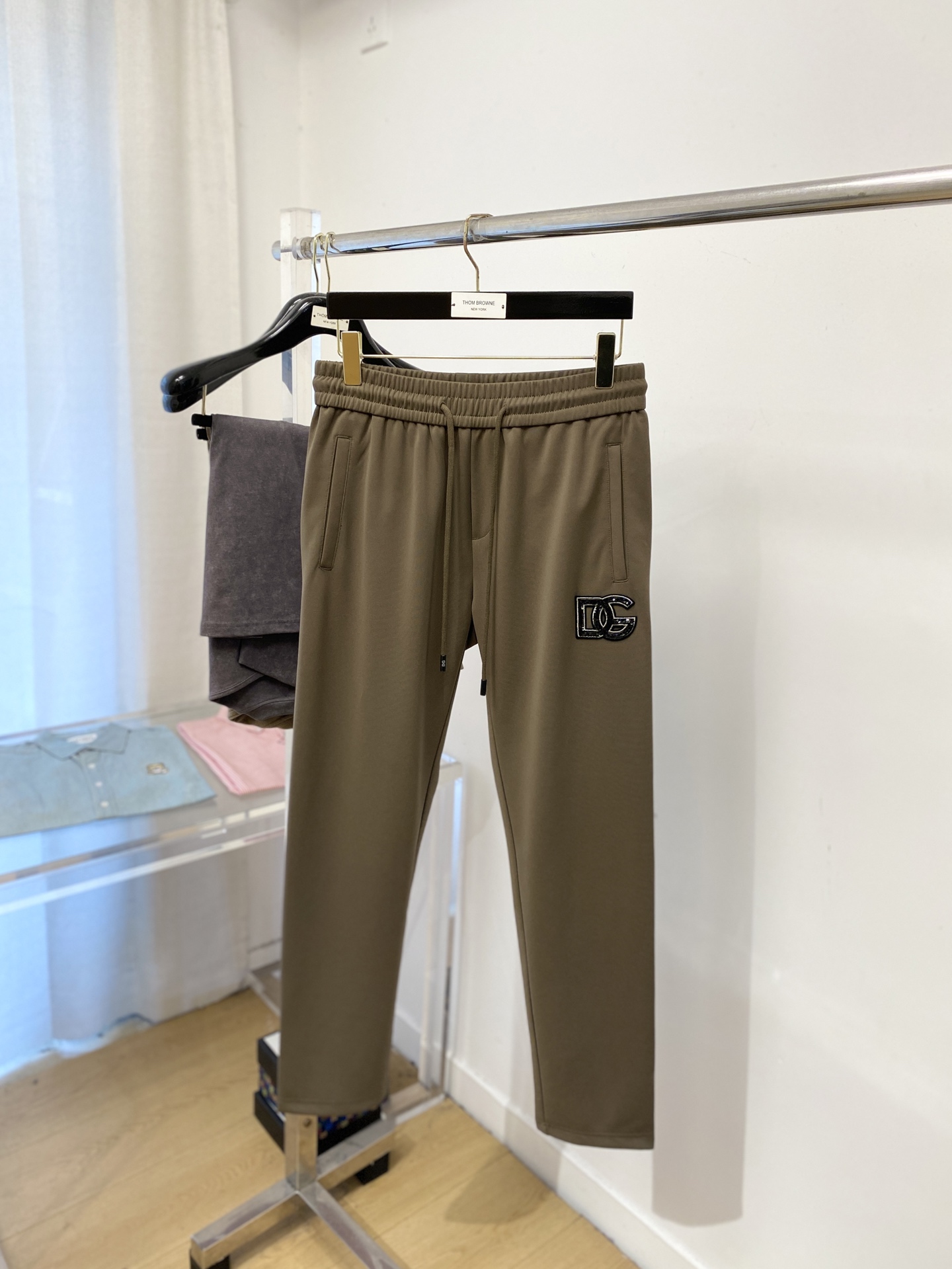 DG、2025爆款休闲裤 高弹显瘦必爆简约百搭爆款，做工精细，每一针都看得到用心，超多明星网红最爱 拉长