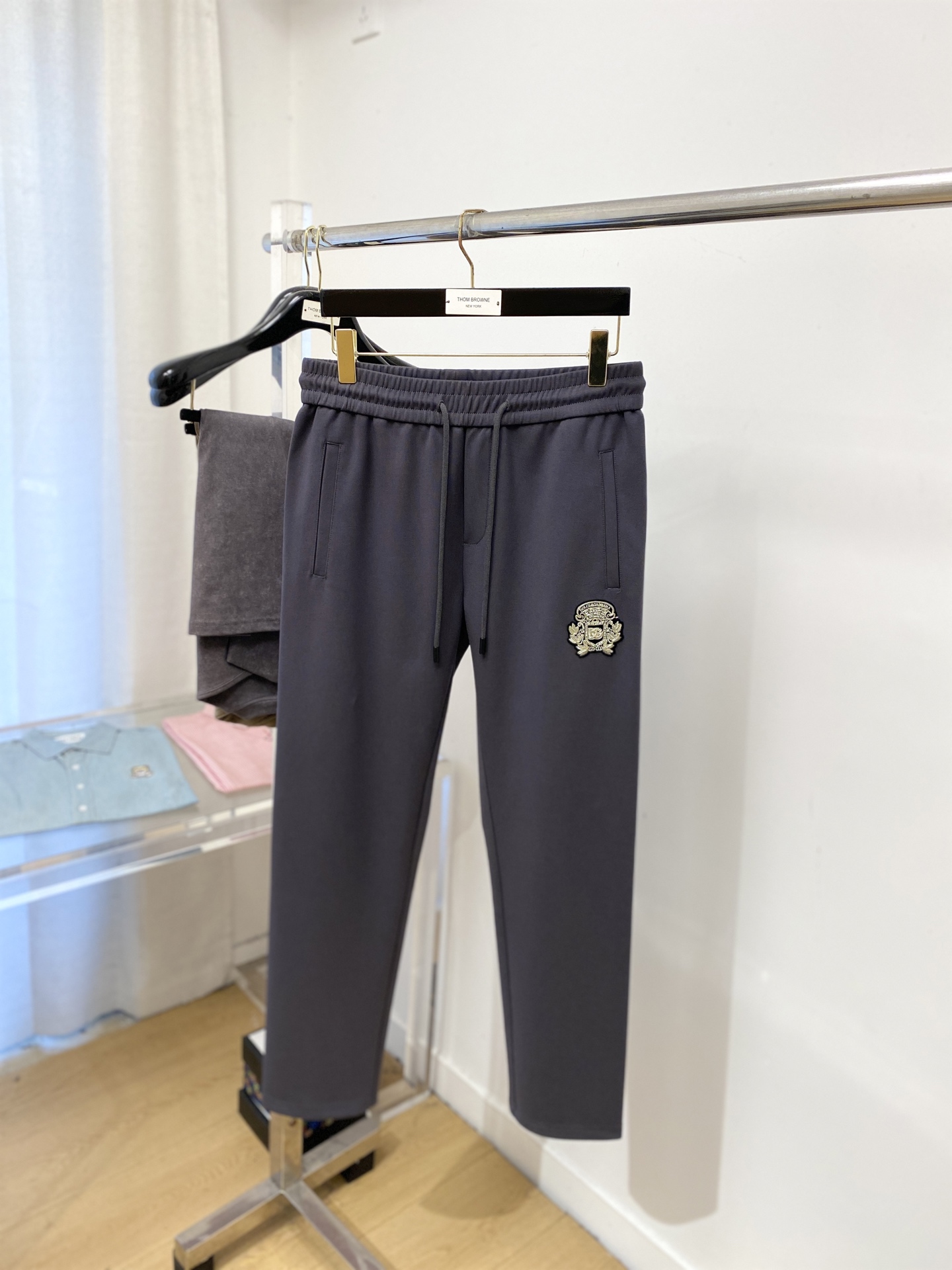 DG、2025爆款休闲裤 高弹显瘦必爆简约百搭爆款，做工精细，每一针都看得到用心，超多明星网红最爱 拉长