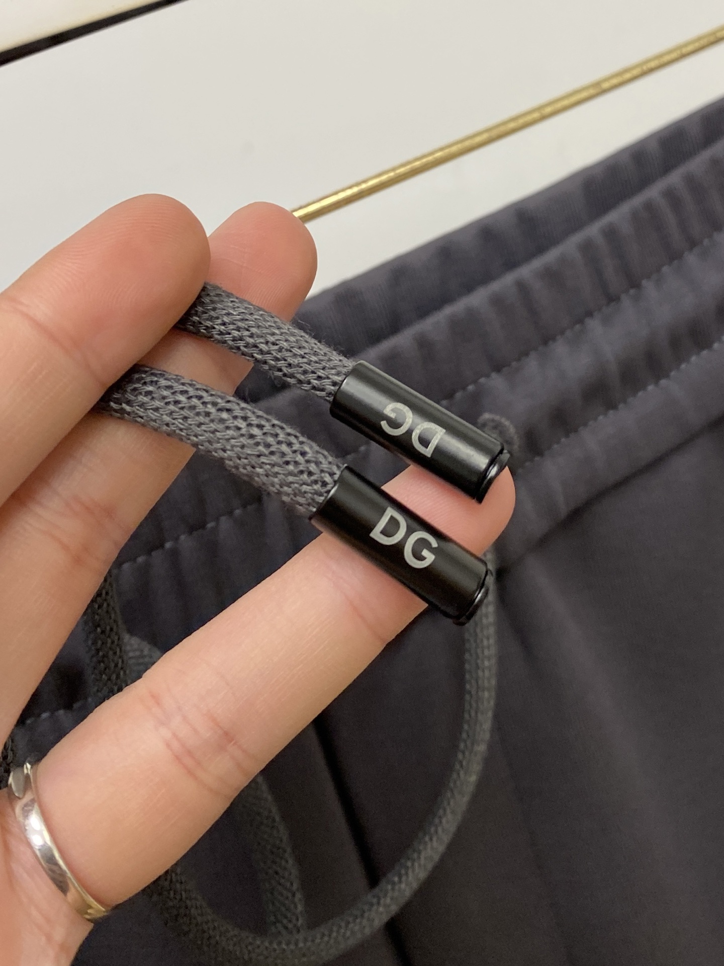 DG、2025爆款休闲裤 高弹显瘦必爆简约百搭爆款，做工精细，每一针都看得到用心，超多明星网红最爱 拉长