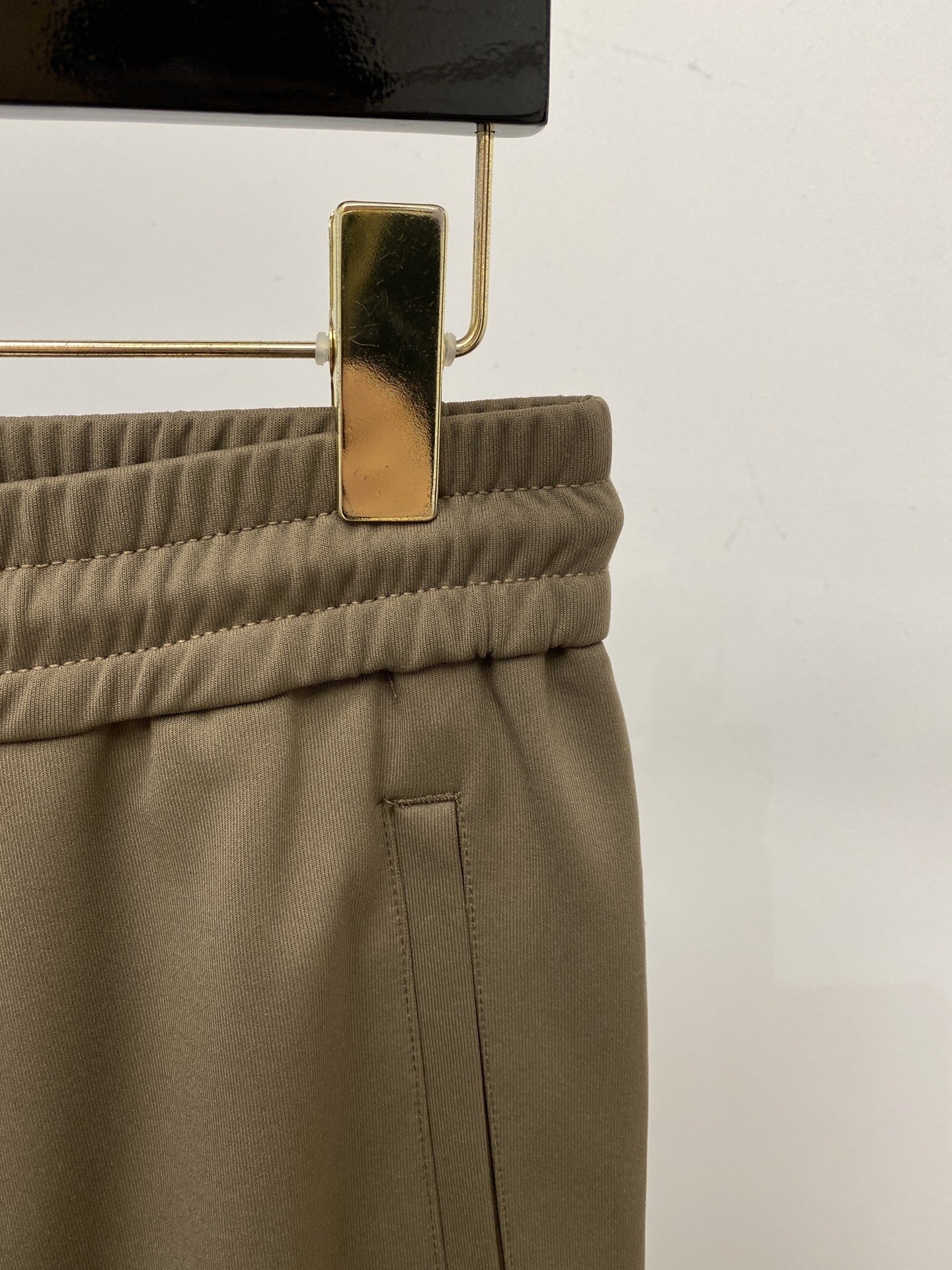 DG、2025爆款休闲裤 高弹显瘦必爆简约百搭爆款，做工精细，每一针都看得到用心，超多明星网红最爱 拉长