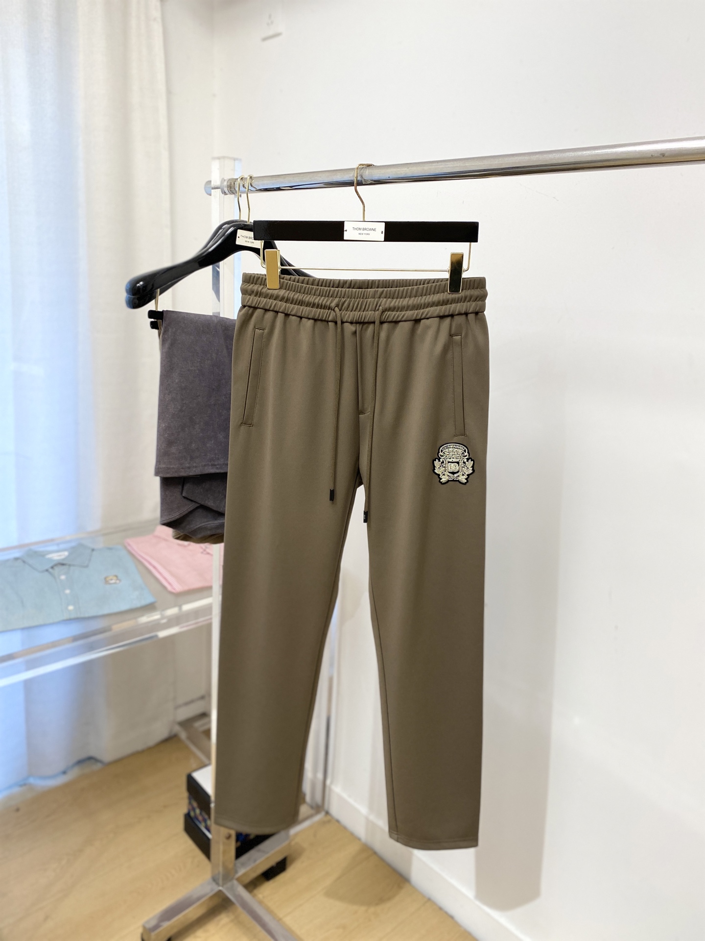 DG、2025爆款休闲裤 高弹显瘦必爆简约百搭爆款，做工精细，每一针都看得到用心，超多明星网红最爱 拉长