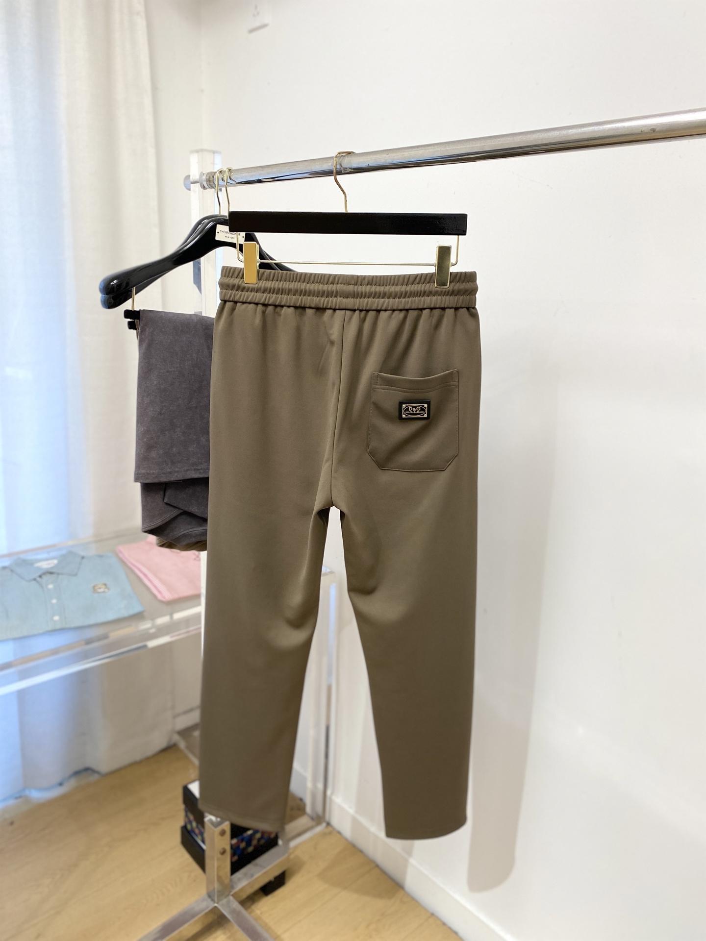 DG、2025爆款休闲裤 高弹显瘦必爆简约百搭爆款，做工精细，每一针都看得到用心，超多明星网红最爱 拉长