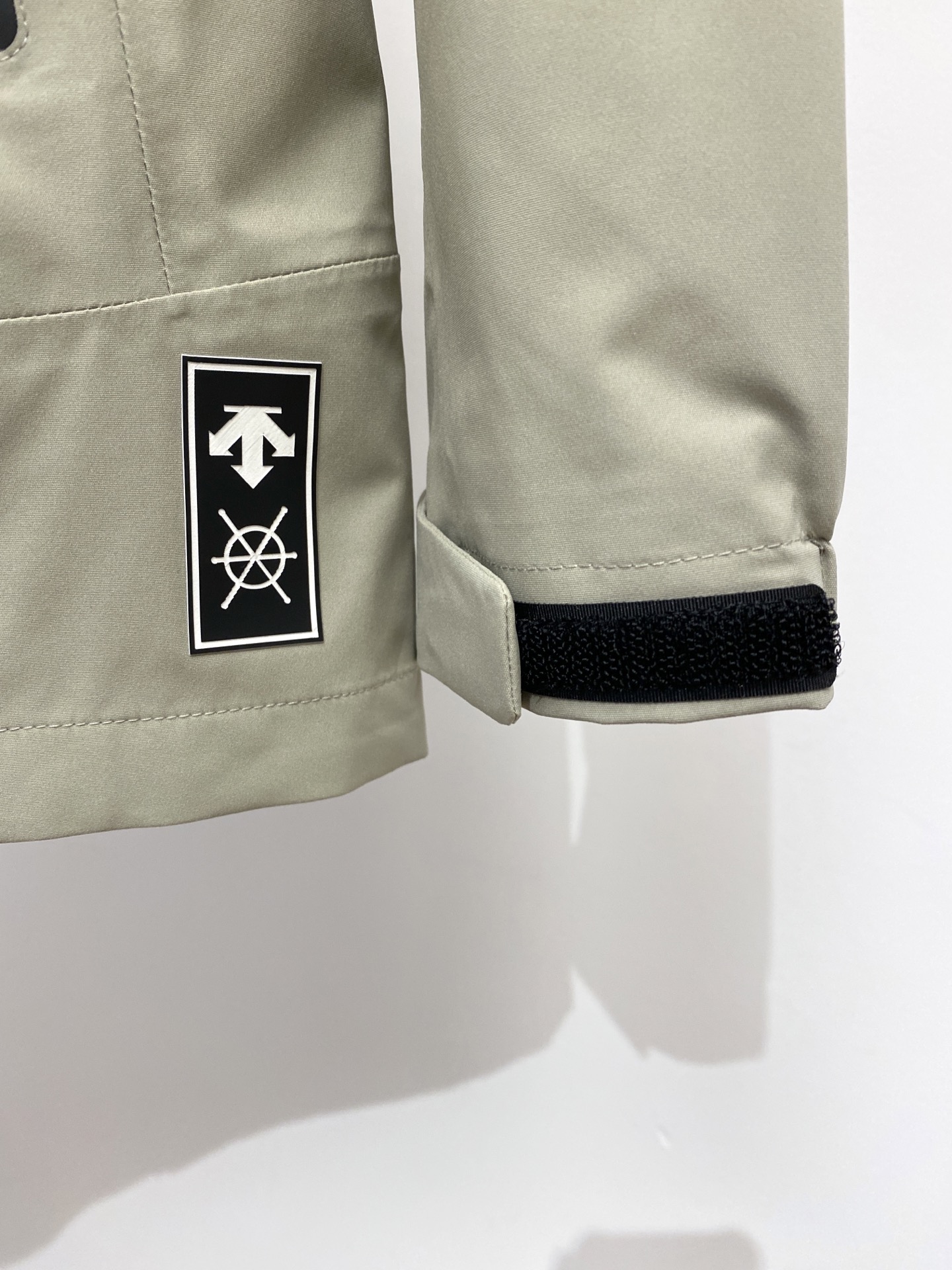 DESCENTE迪桑特、 2025新品夹克外套，时尚帅气，简约百搭款，肩部顶级印胶图案logo，定制原版