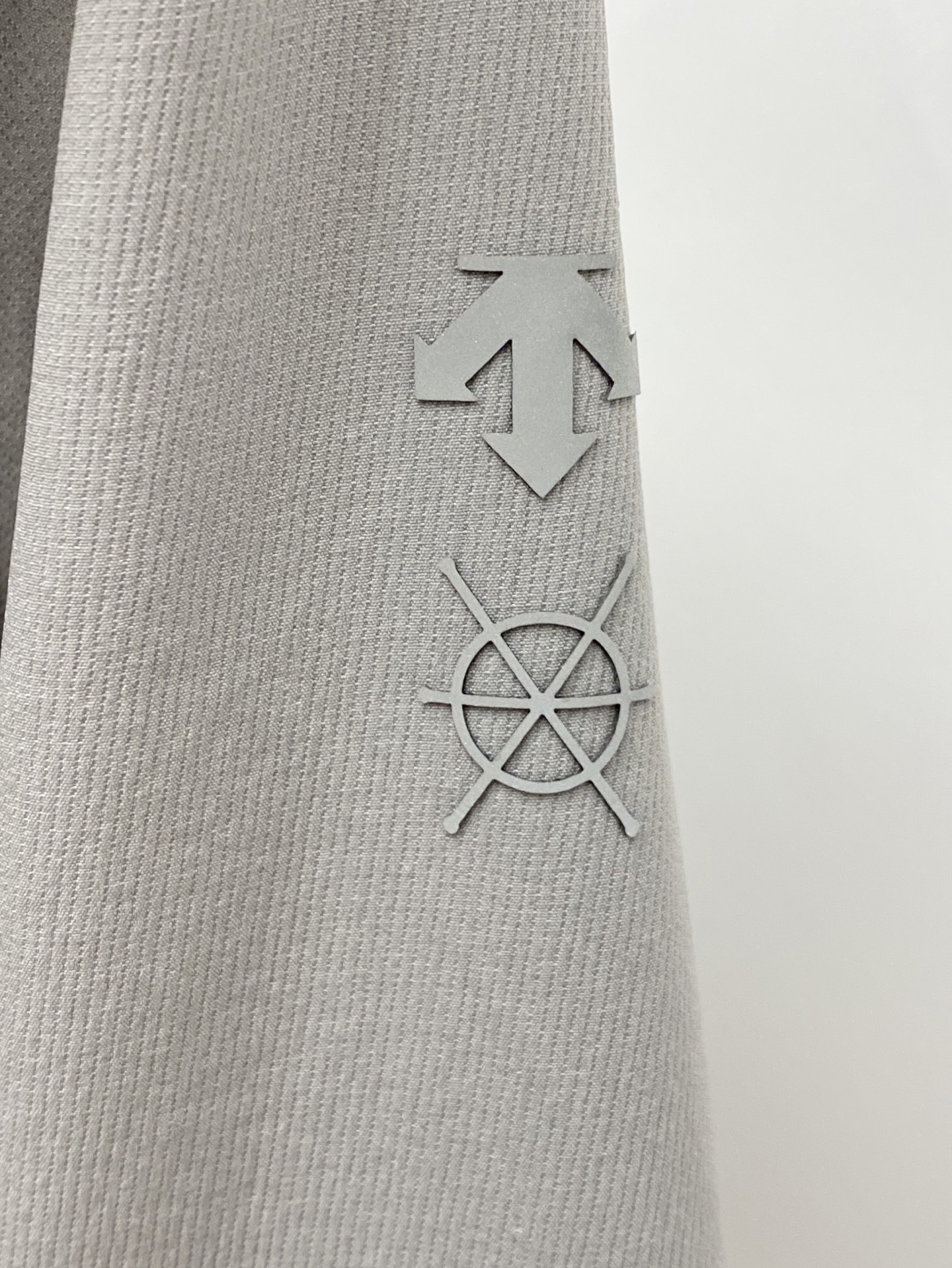 DESCENTE迪桑特、 2025新品夹克外套，时尚帅气，简约百搭款，肩部顶级印胶图案logo，定制原版