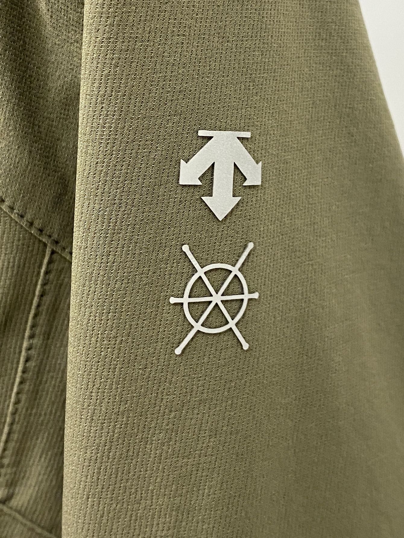 DESCENTE迪桑特、 2025新品夹克外套，时尚帅气，简约百搭款，肩部顶级印胶图案logo，定制原版