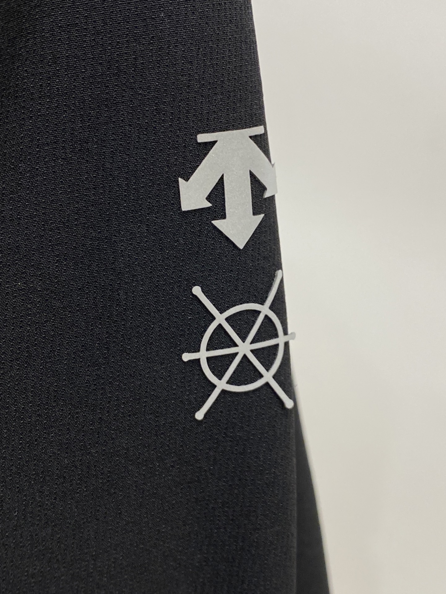 DESCENTE迪桑特、 2025新品夹克外套，时尚帅气，简约百搭款，肩部顶级印胶图案logo，定制原版