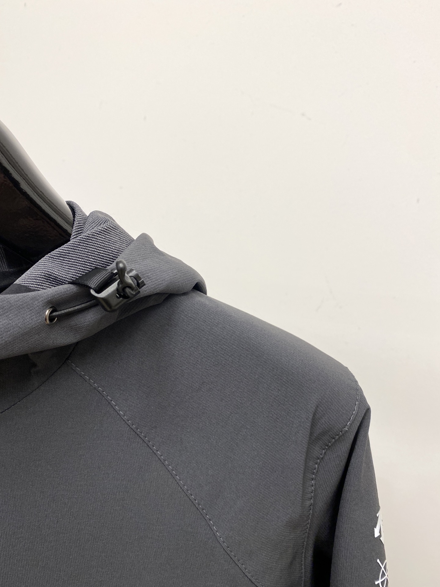 DESCENTE迪桑特、 2025新品夹克外套，时尚帅气，简约百搭款，肩部顶级印胶图案logo，定制原版