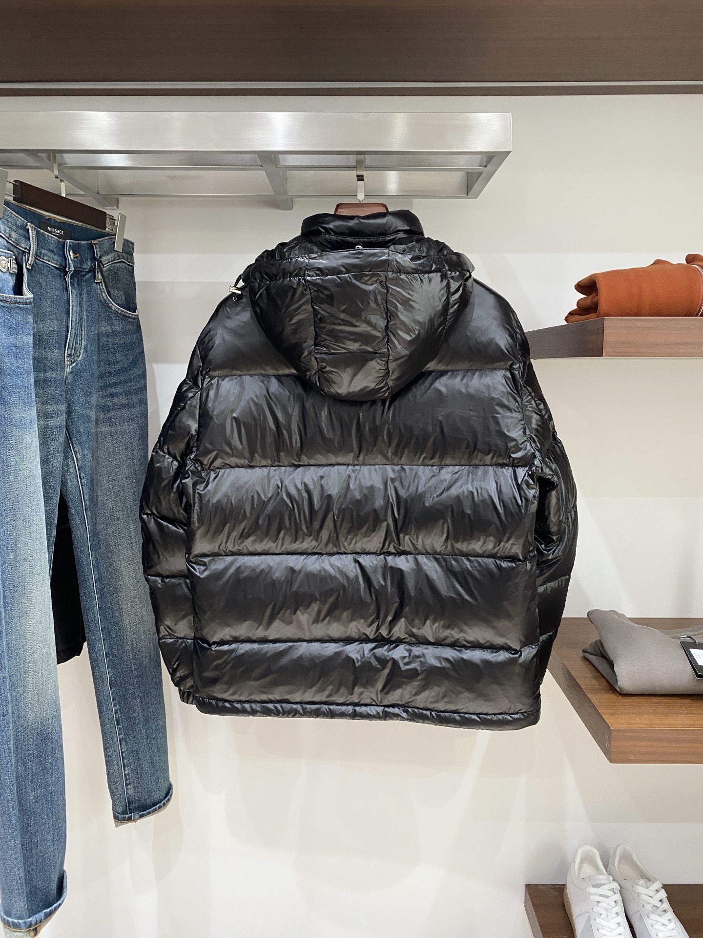 普拉达、2025最新款男士轻薄羽绒服、面料柔软舒适 ．上身版型超赞 ．拉链．辅料都是客供 、进口面料，轻