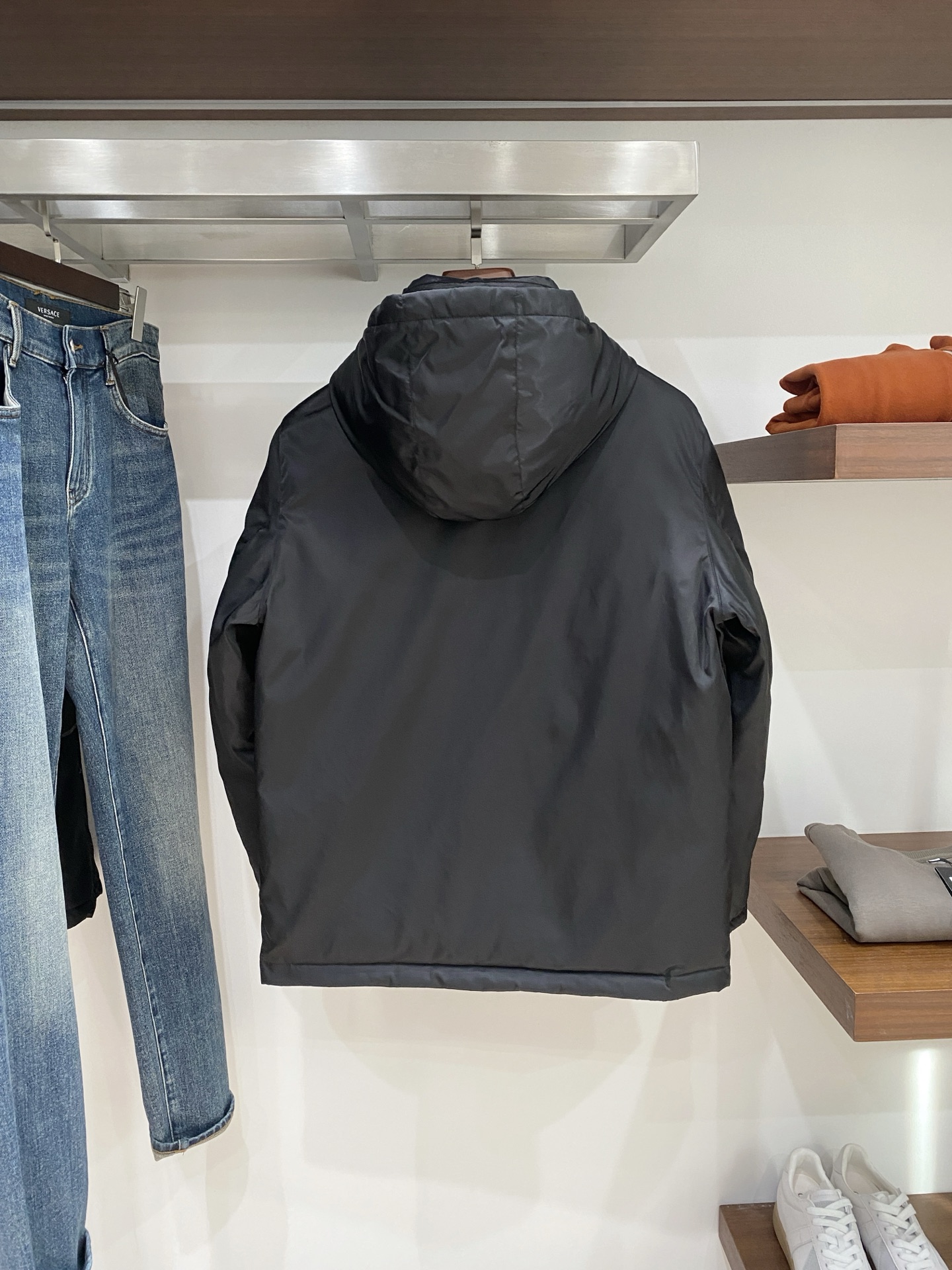 普拉达、2025最新款男士轻薄羽绒服、面料柔软舒适 ．上身版型超赞 ．拉链．辅料都是客供 、进口面料，轻