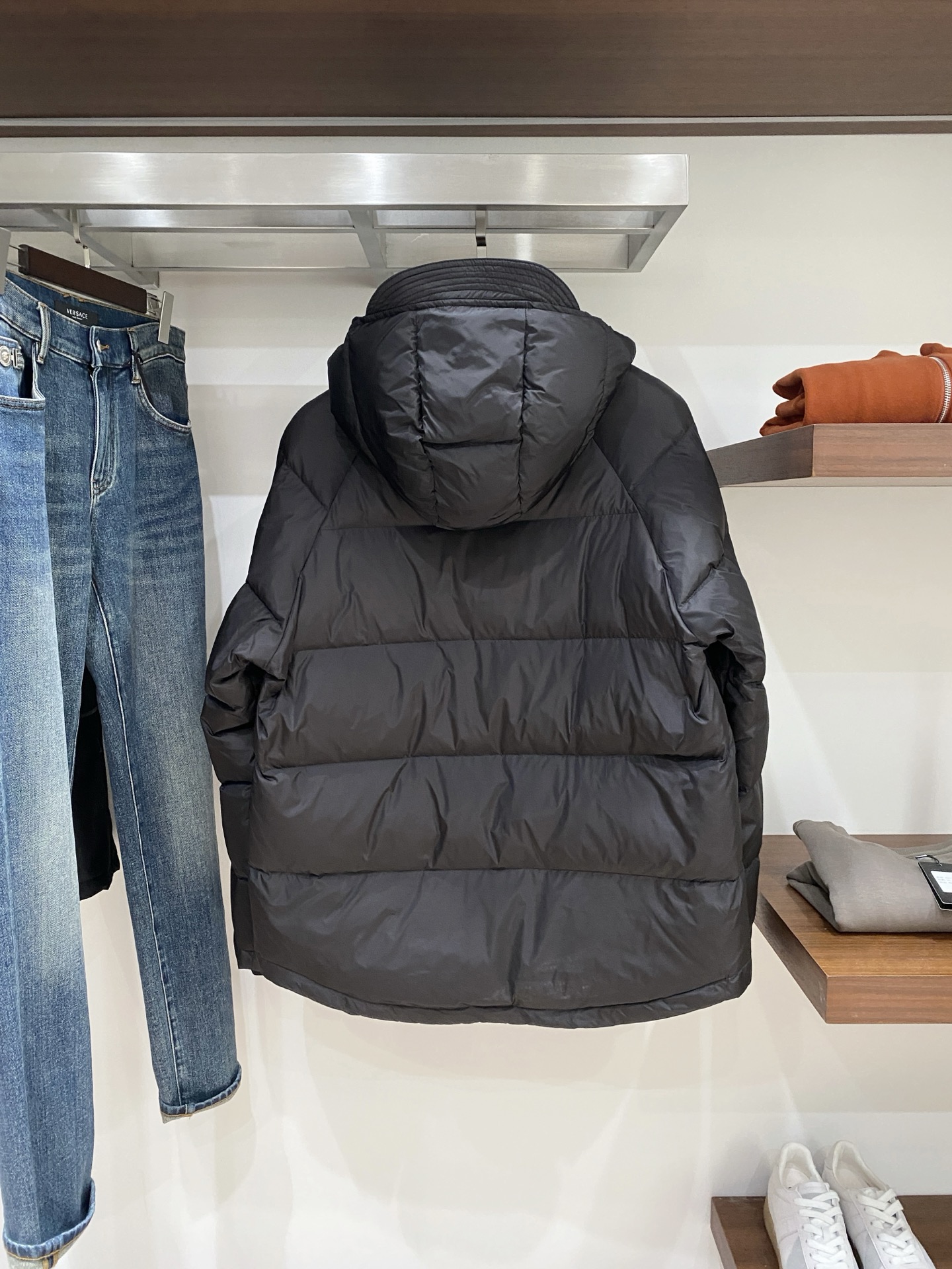 普拉达、2025最新款男士轻薄羽绒服、面料柔软舒适 ．上身版型超赞 ．拉链．辅料都是客供 、进口面料，轻