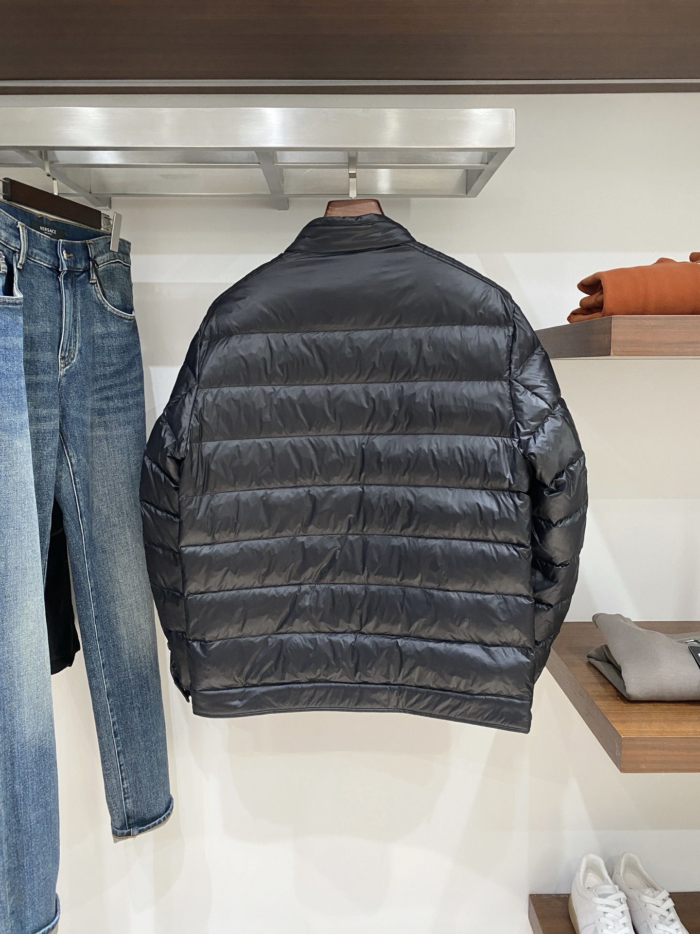 普拉达、2025最新款男士轻薄羽绒服、面料柔软舒适 ．上身版型超赞 ．拉链．辅料都是客供 、进口面料，轻