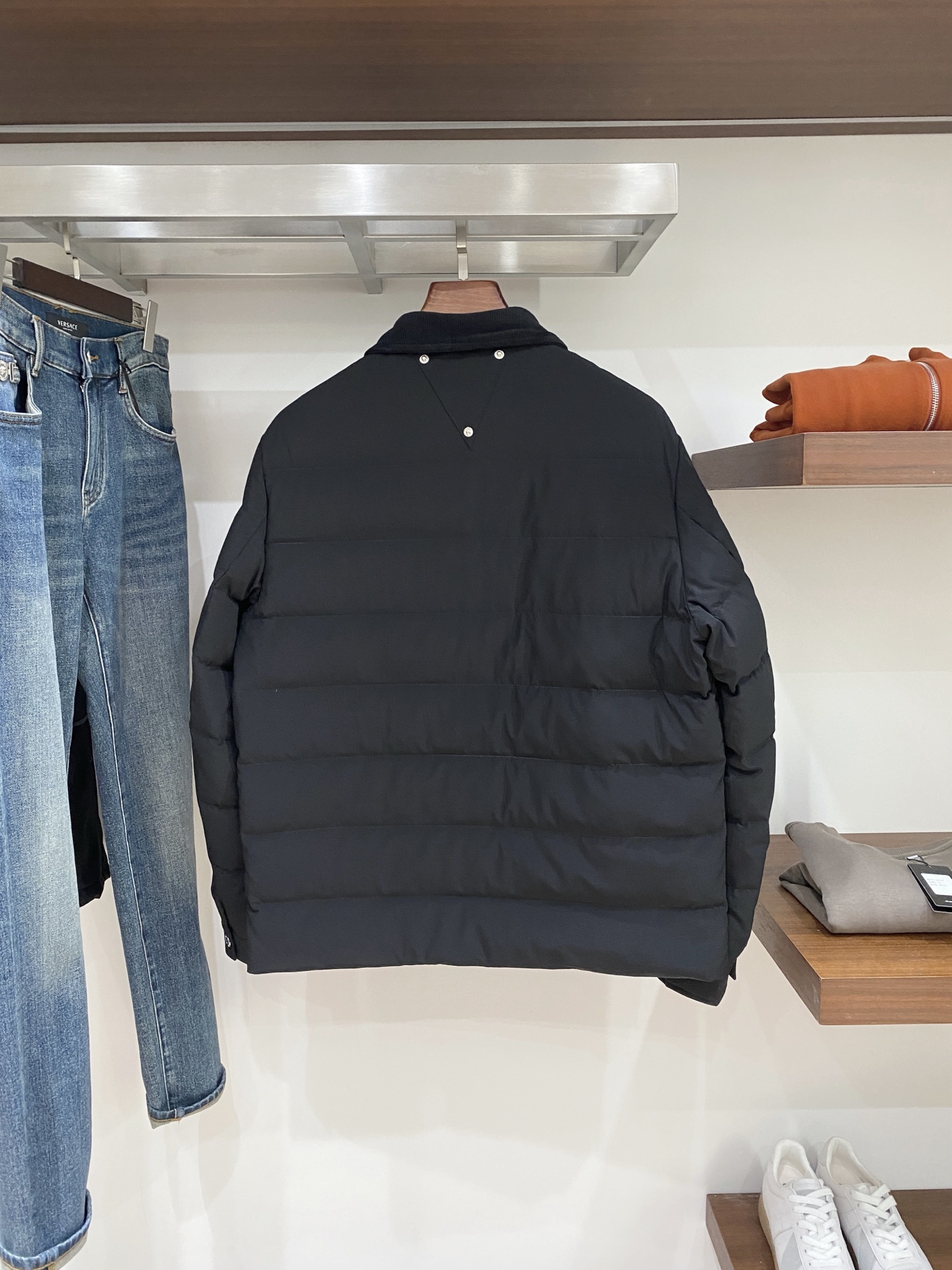 普拉达、2025最新款男士轻薄羽绒服、面料柔软舒适 ．上身版型超赞 ．拉链．辅料都是客供 、进口面料，轻