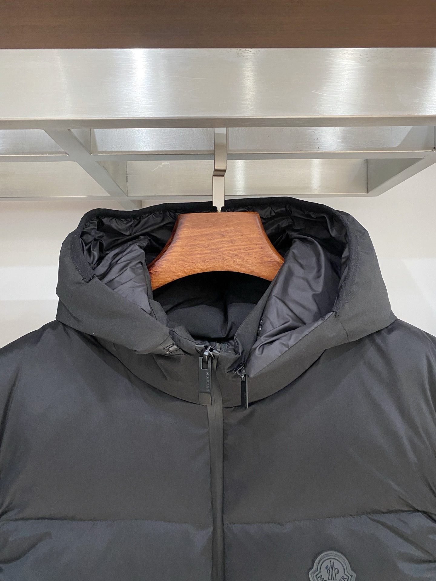 蒙口、2025最新款男士轻薄羽绒马甲、面料柔软舒适 ．上身版型超赞 ．拉链．辅料都是客供 、进口面料，轻